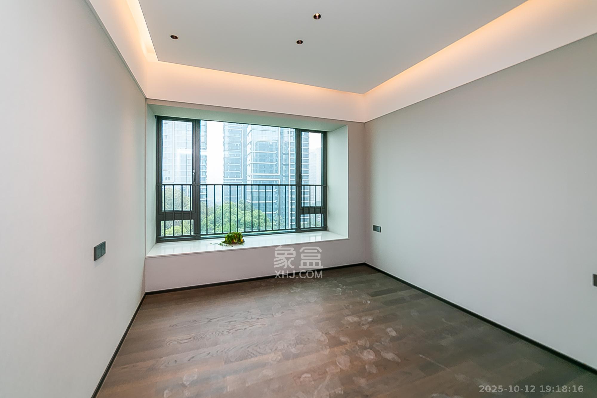 中海阅湘台 6室2厅3卫 1280.0万 中海阅湘台 6室2厅3卫 1280.0万卧室