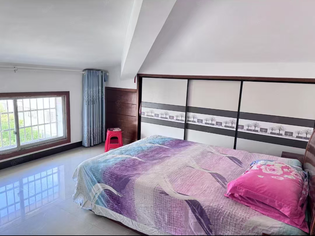 五江建材城 4室2厅2卫 25.8万 五江建材城 4室2厅2卫 25.8万客厅