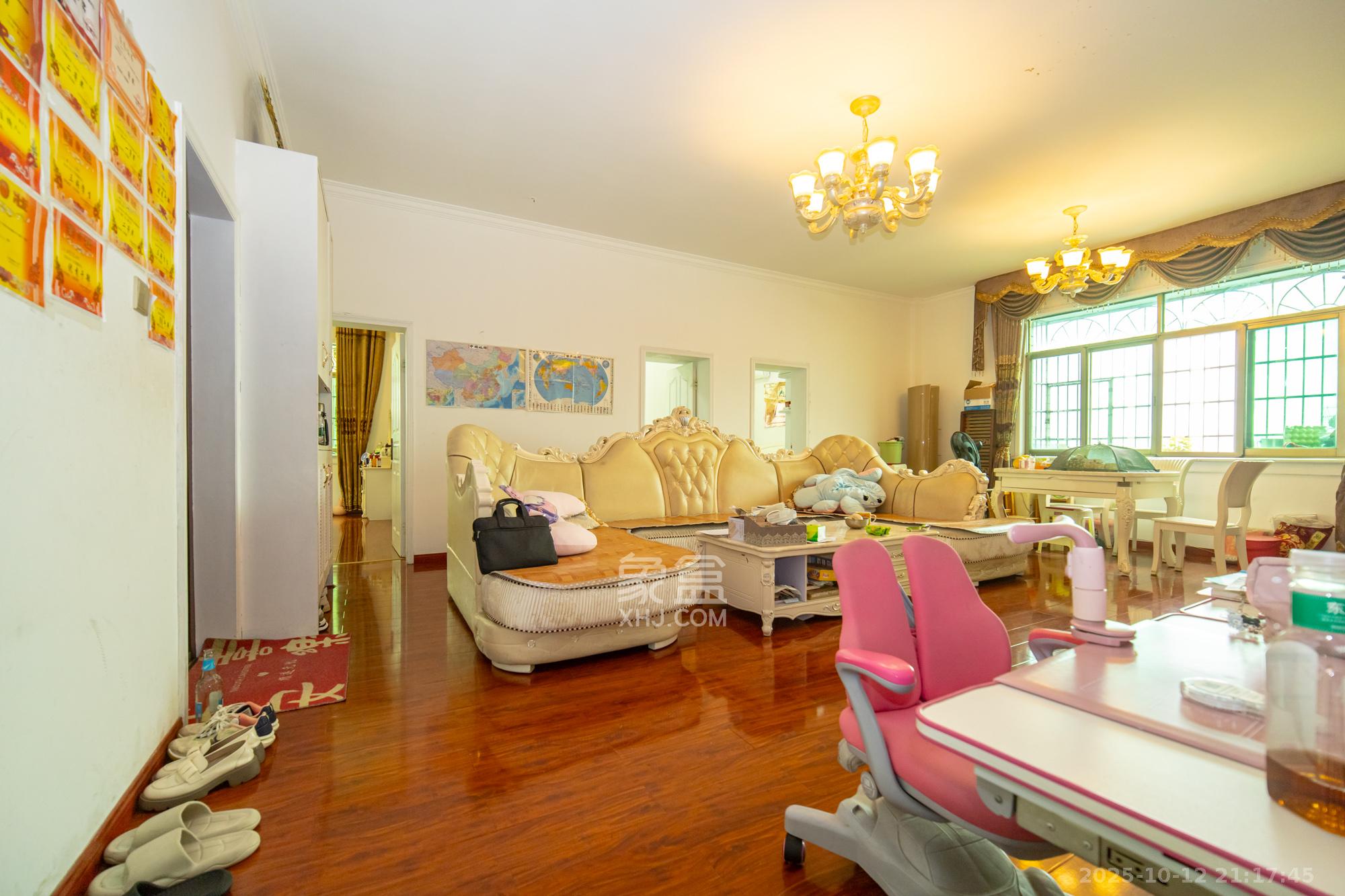 众鑫建材市场（长沙县星沙镇皮具市场）  4室2厅2卫    63.8万客厅