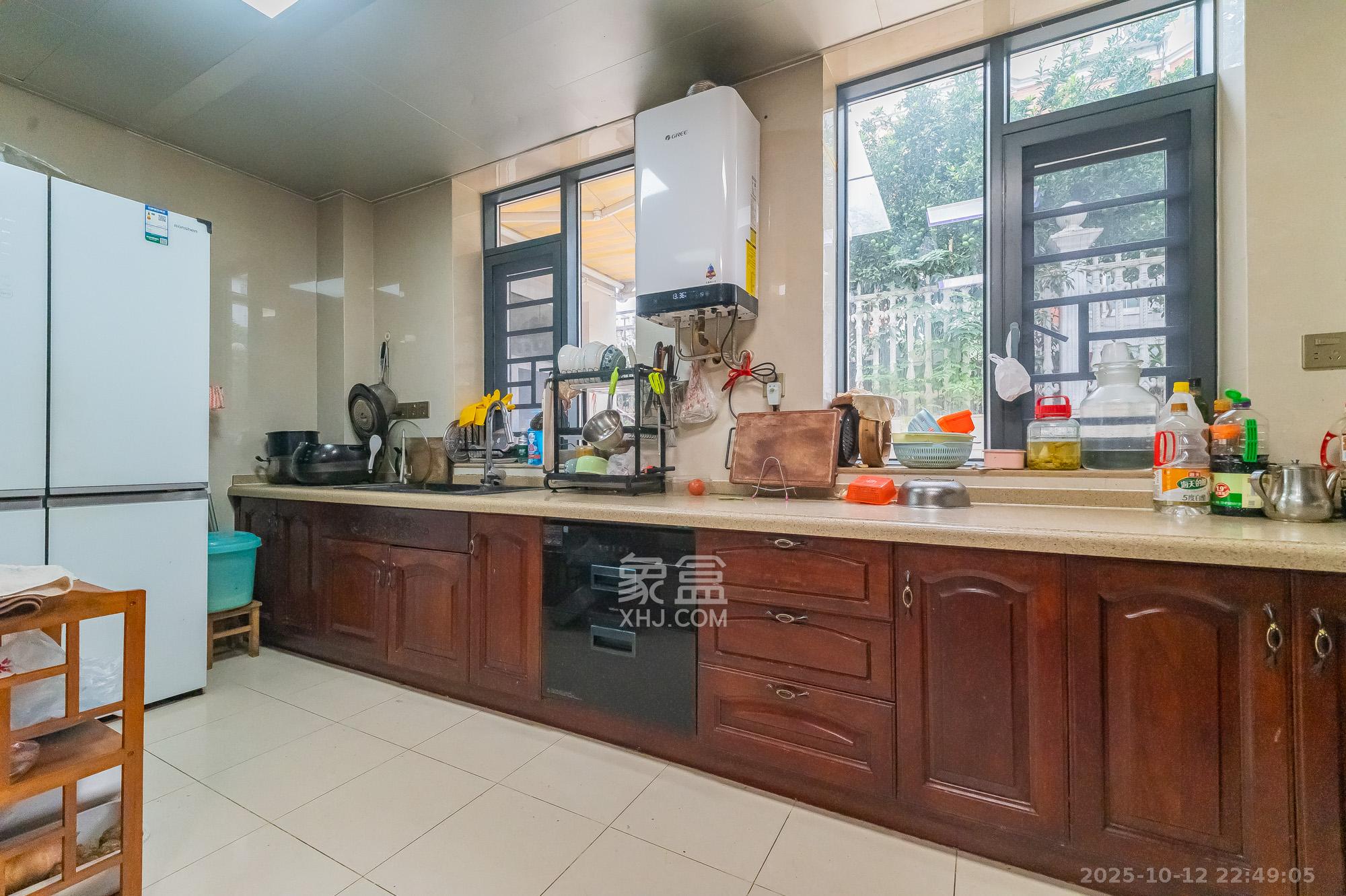 山水芙蓉国际新城  5室2厅2卫    490.0万 山水芙蓉国际新城  5室2厅2卫    490.0万其他