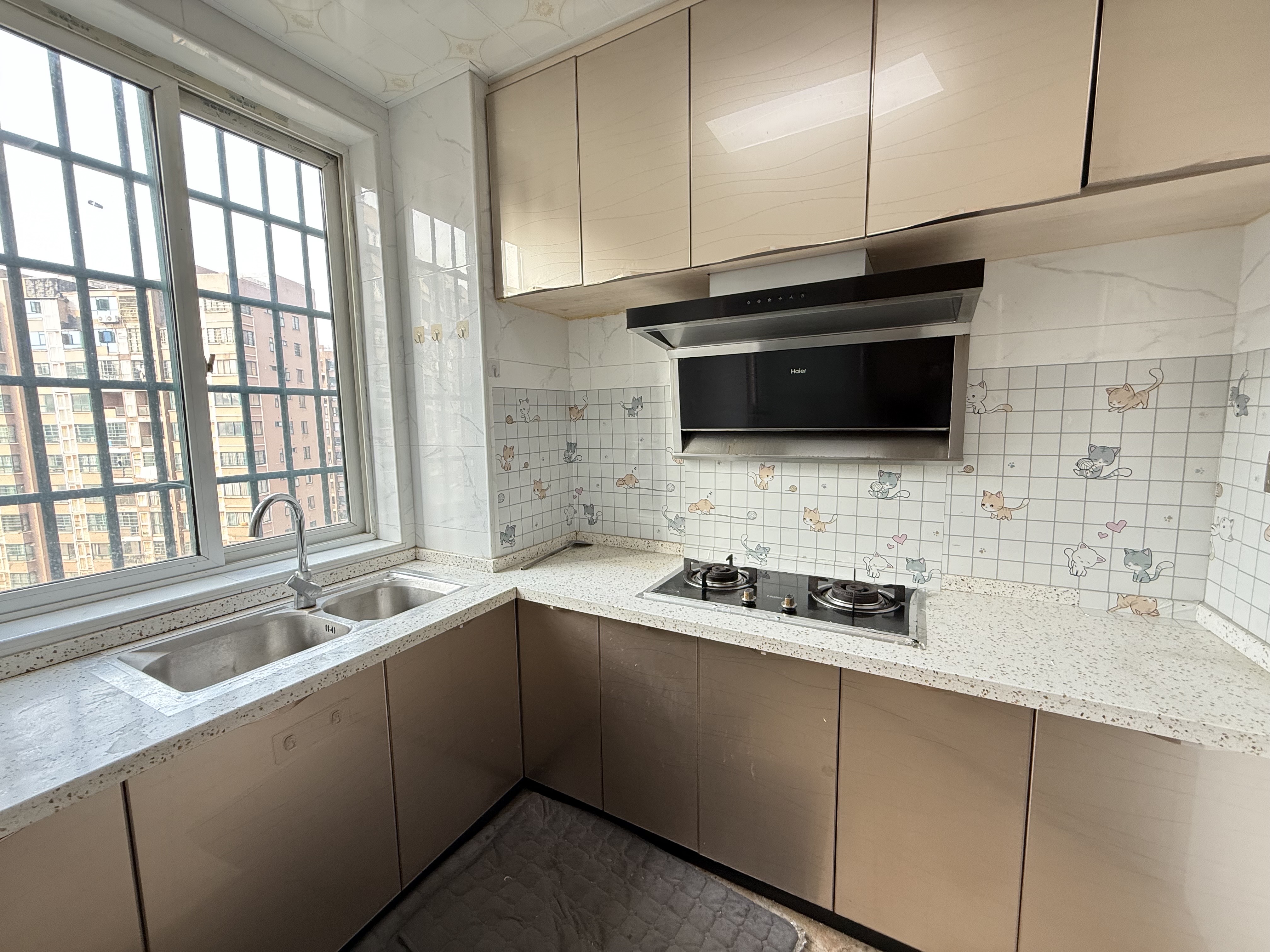 冠都现代城(冠都幸福彼岸) 3室2厅1卫 1700.0元/月 冠都现代城(冠都幸福彼岸) 3室2厅1卫 1700.0元/月室内图