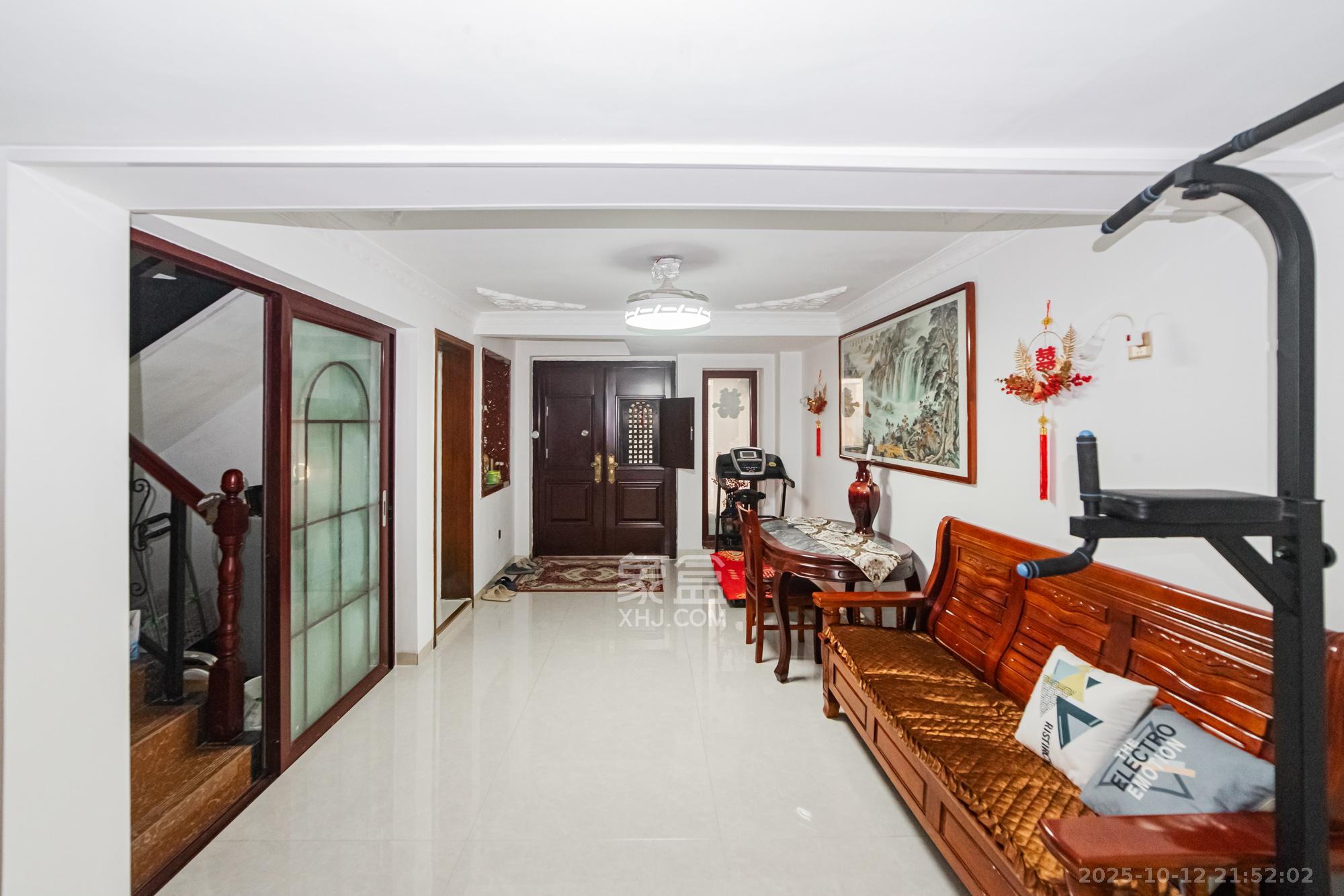 长泰豪园  7室2厅4卫    580.0万客厅