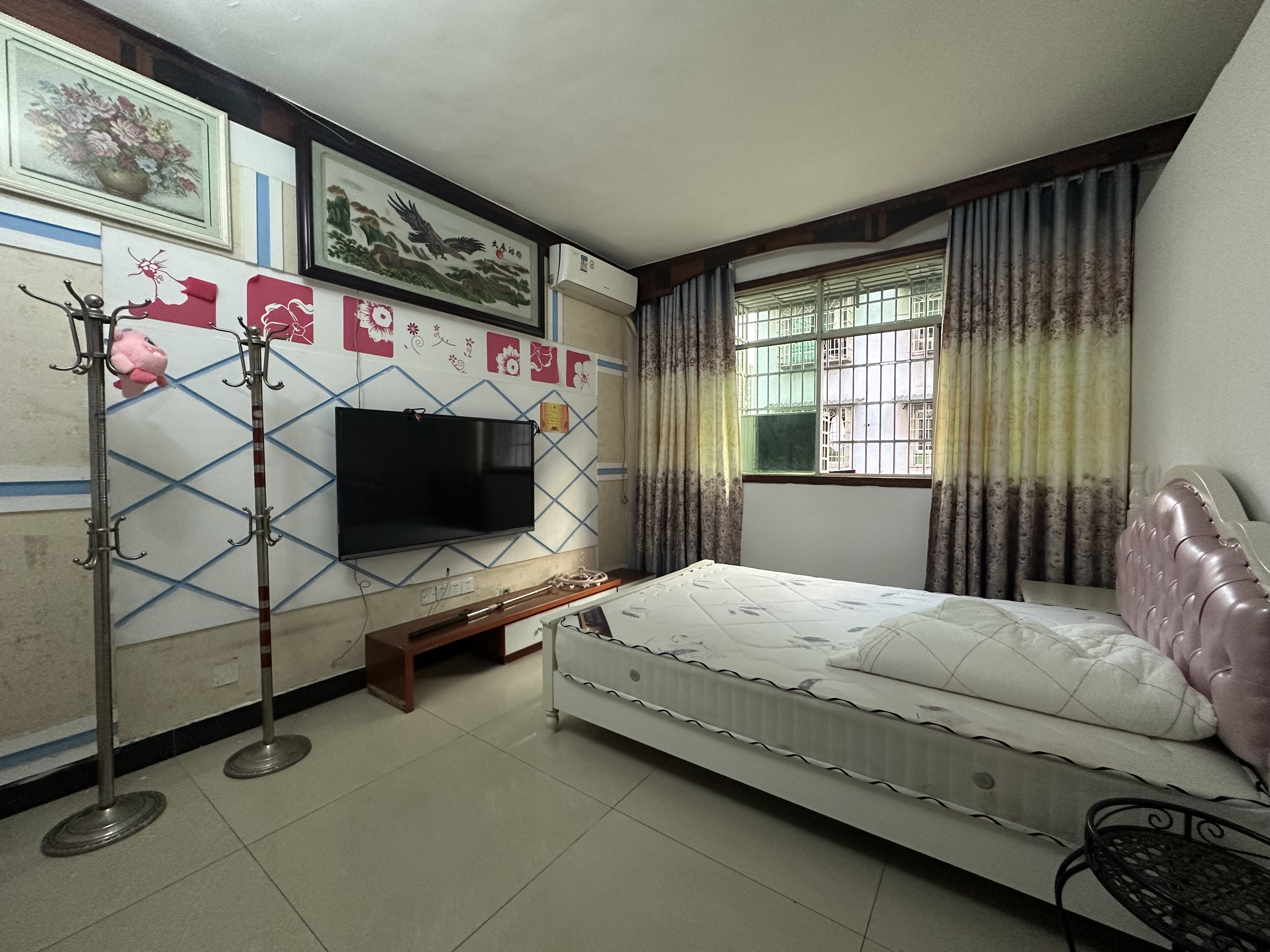 鑫旺商城 5室2厅2卫 1300.0元/月 鑫旺商城 5室2厅2卫 1300.0元/月室内图