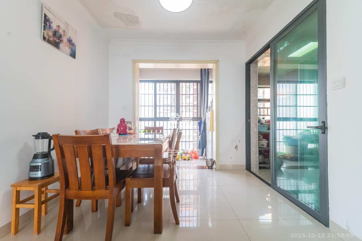 海伦春天 3室2厅1卫 78.8万 海伦春天 3室2厅1卫 78.8万客厅