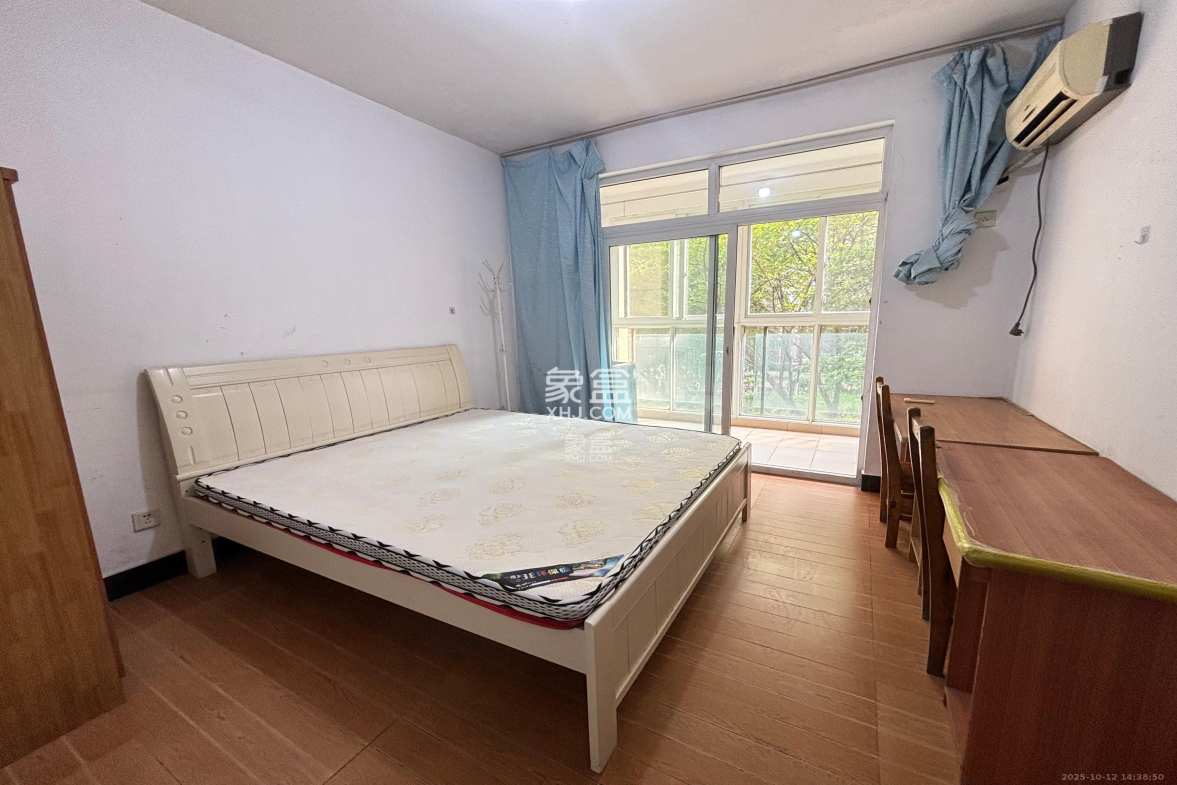 香槟小镇(香槟花苑)  3室2厅1卫    1900.0元/月 香槟小镇(香槟花苑)  3室2厅1卫    1900.0元/月室内图