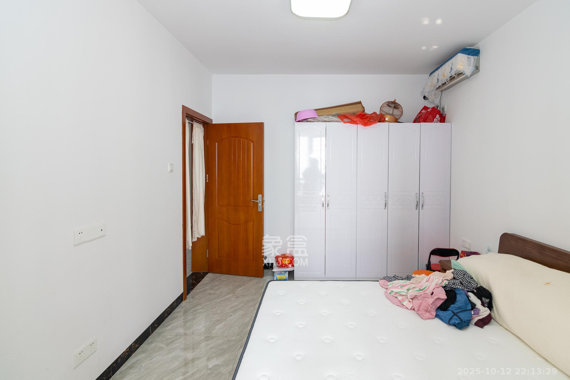 金地三千府（金地湖山樾、金地自在城）  3室2厅1卫    58.0万卧室