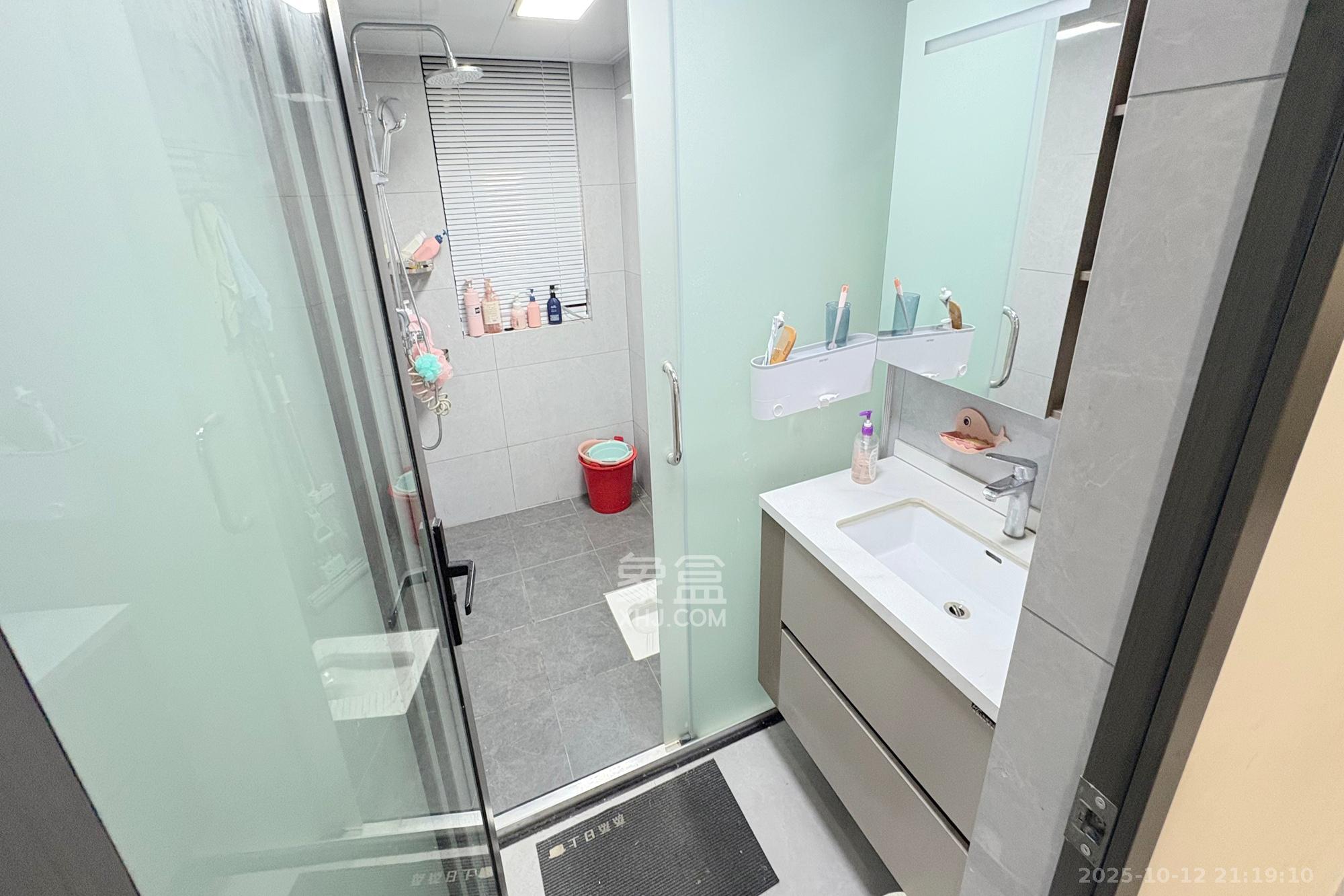 尚东金河湾  3室2厅2卫    120.0万 尚东金河湾  3室2厅2卫    120.0万卫生间