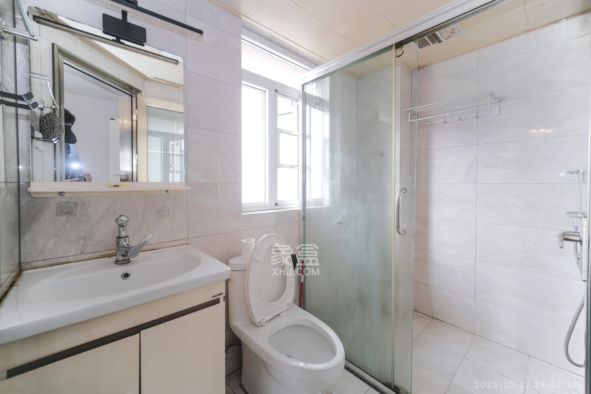 盛地尊域  1室2厅1卫    110.0万卫生间