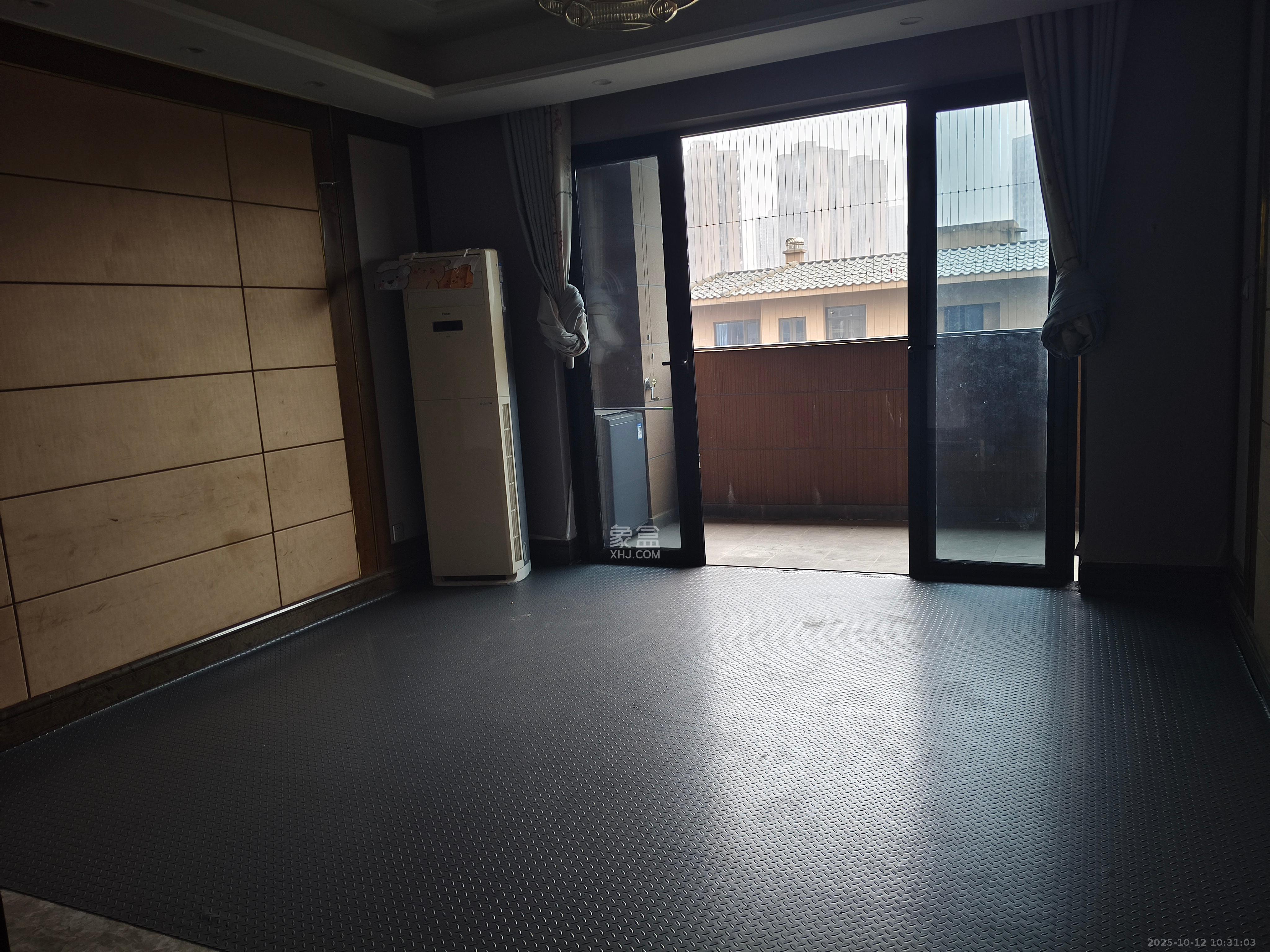 恒大御景天下城一期  3室2厅1卫    2400.0元/月 恒大御景天下城一期  3室2厅1卫    2400.0元/月室内图