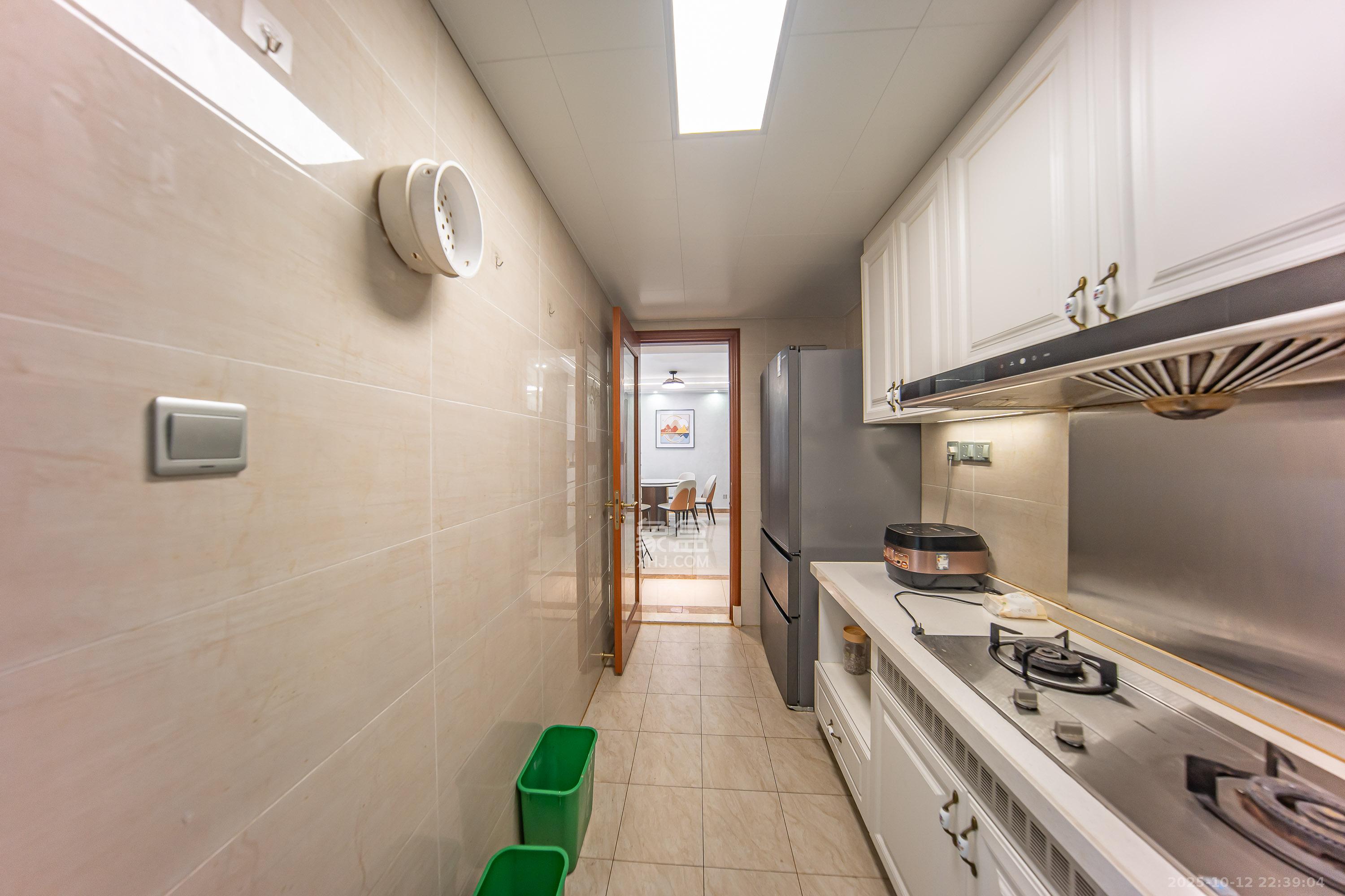 恒大文化旅游城A区  3室2厅2卫    112.0万 恒大文化旅游城A区  3室2厅2卫    112.0万厨房