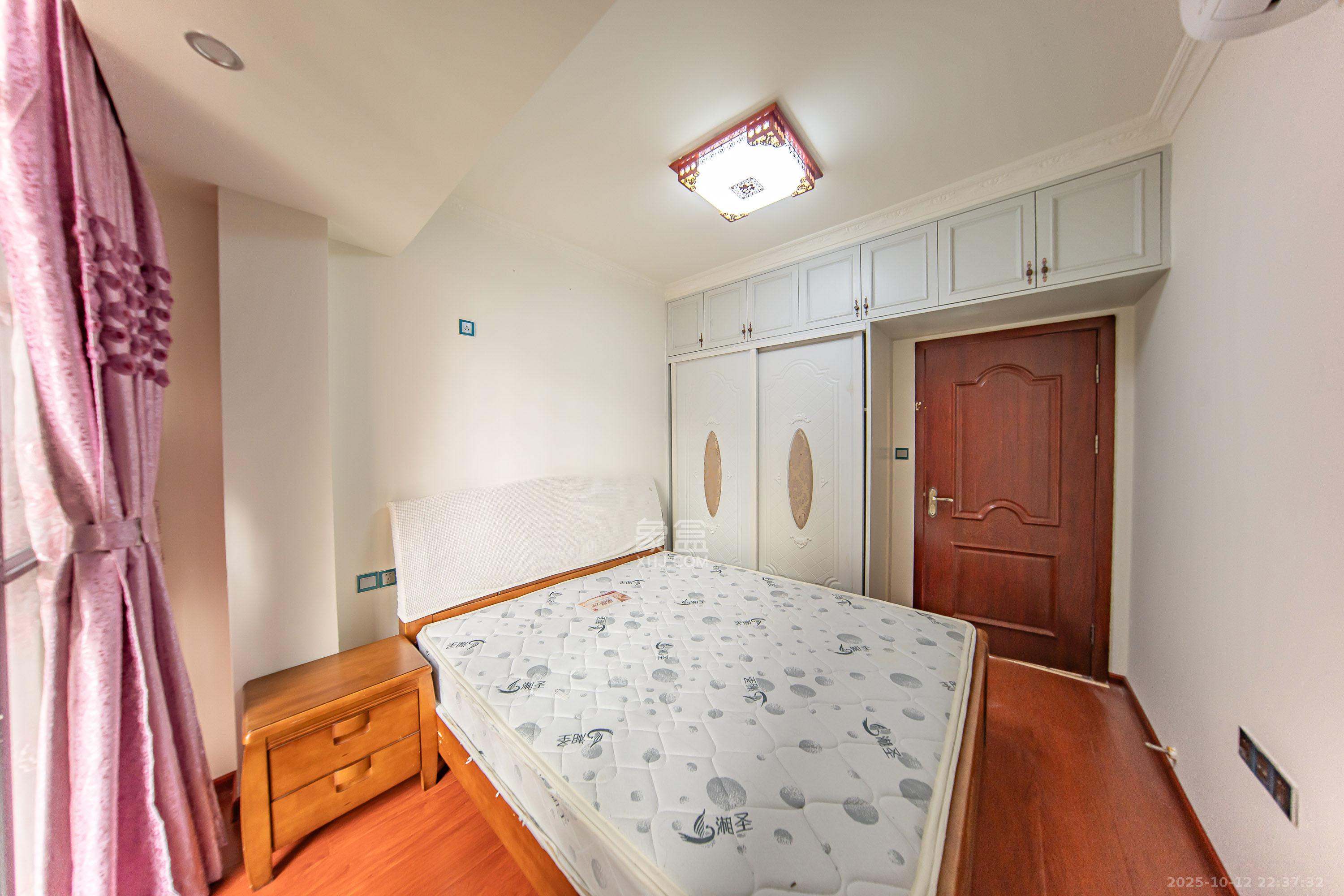 湘桥佳苑 3室2厅2卫 89.0万 湘桥佳苑 3室2厅2卫 89.0万卧室