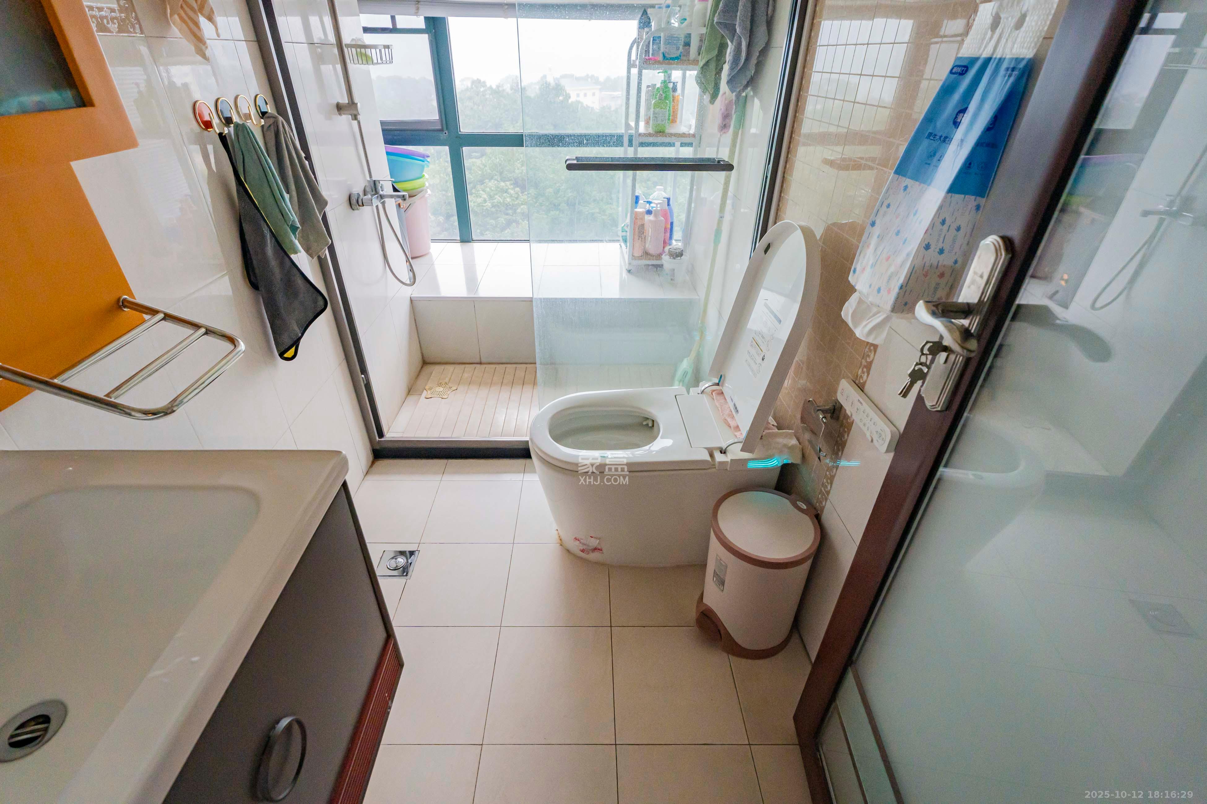 华盛新外滩 4室2厅2卫 238.0万 华盛新外滩 4室2厅2卫 238.0万卫生间