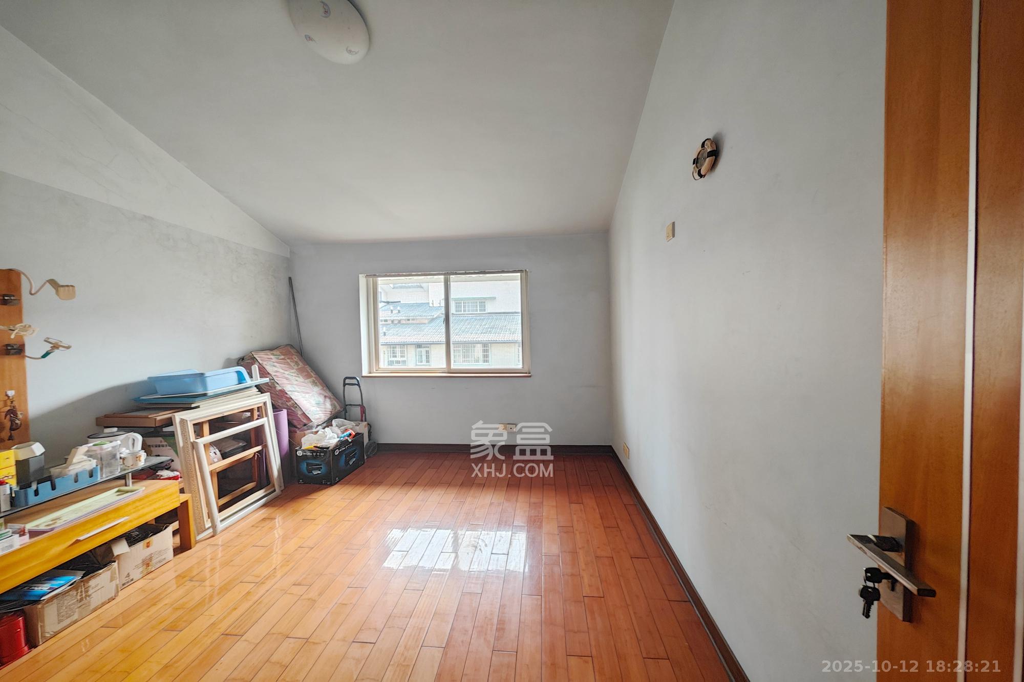 怡景民居 4室2厅2卫 53.0万 怡景民居 4室2厅2卫 53.0万卧室