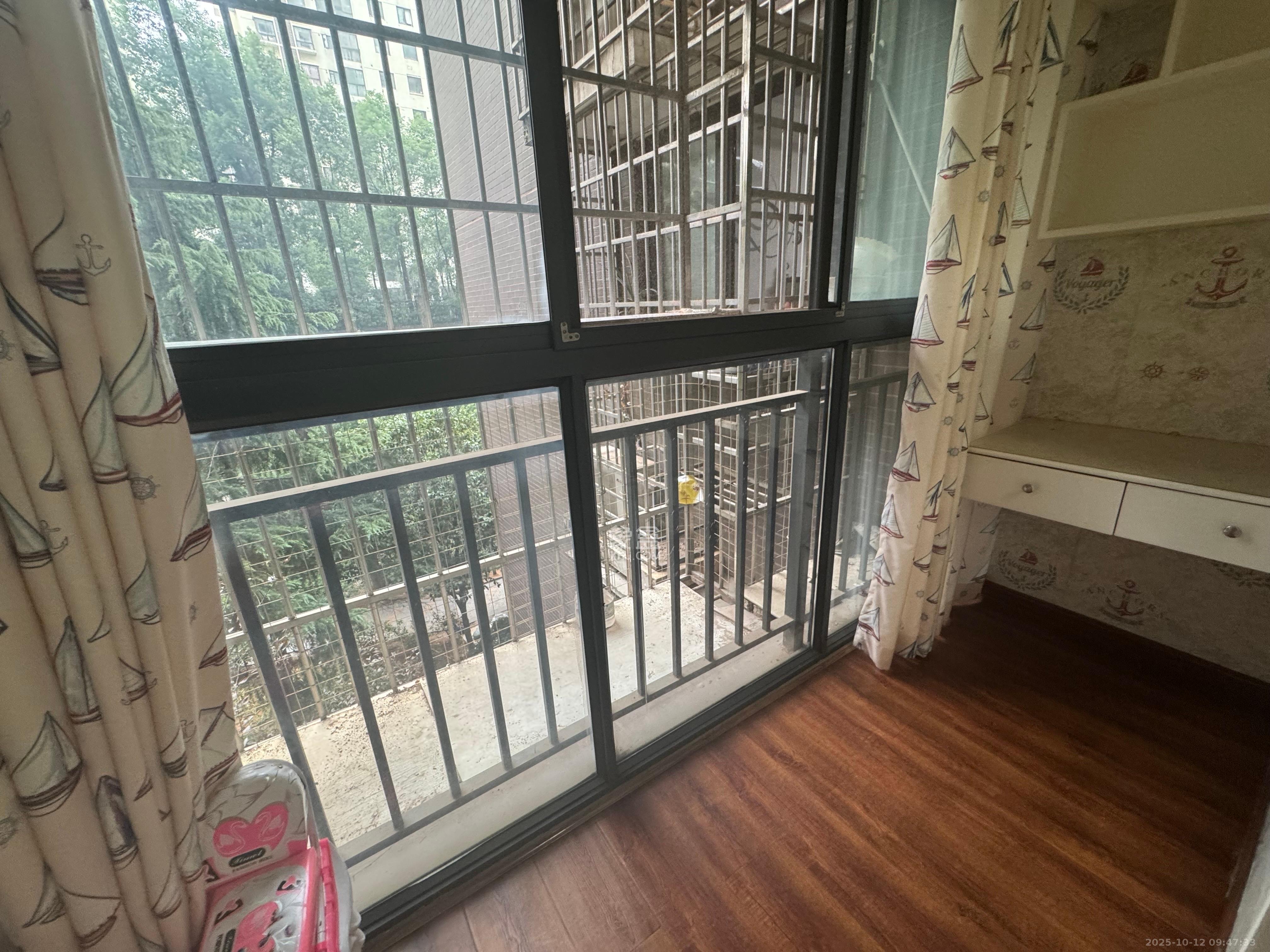 童话里  4室2厅2卫    2400.0元/月室内图