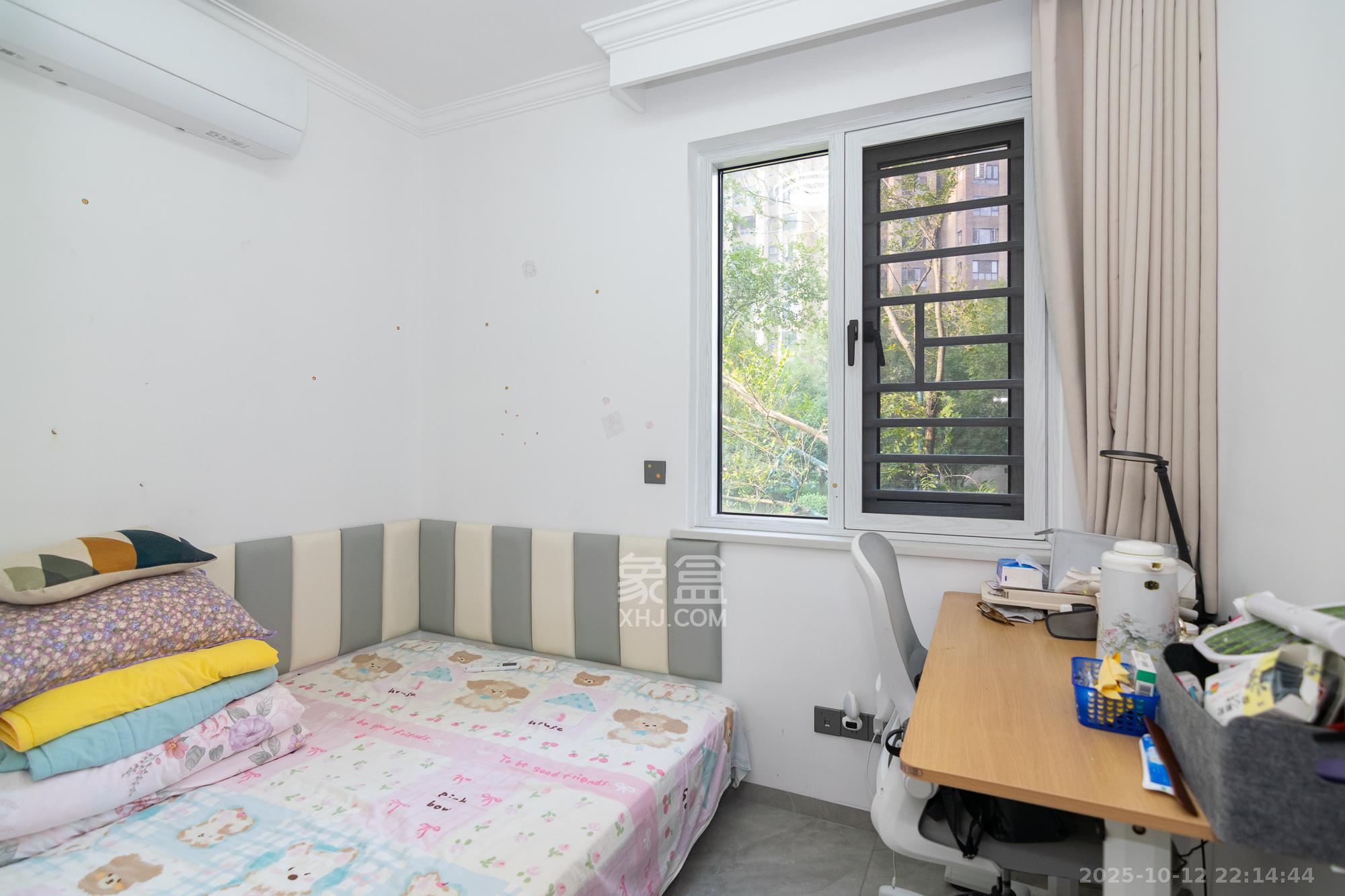 金地三千府(金地湖山樾、金地自在城) 3室2厅2卫 90.0万 金地三千府(金地湖山樾、金地自在城) 3室2厅2卫 90.0万卧室