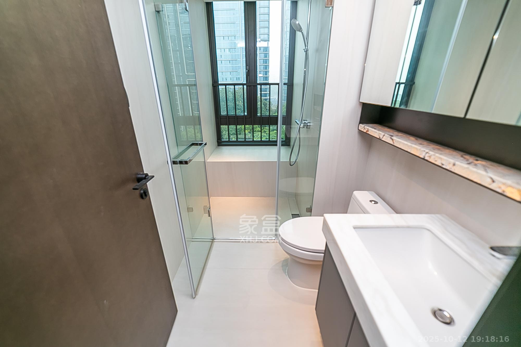 中海阅湘台  6室2厅3卫    1280.0万卫生间