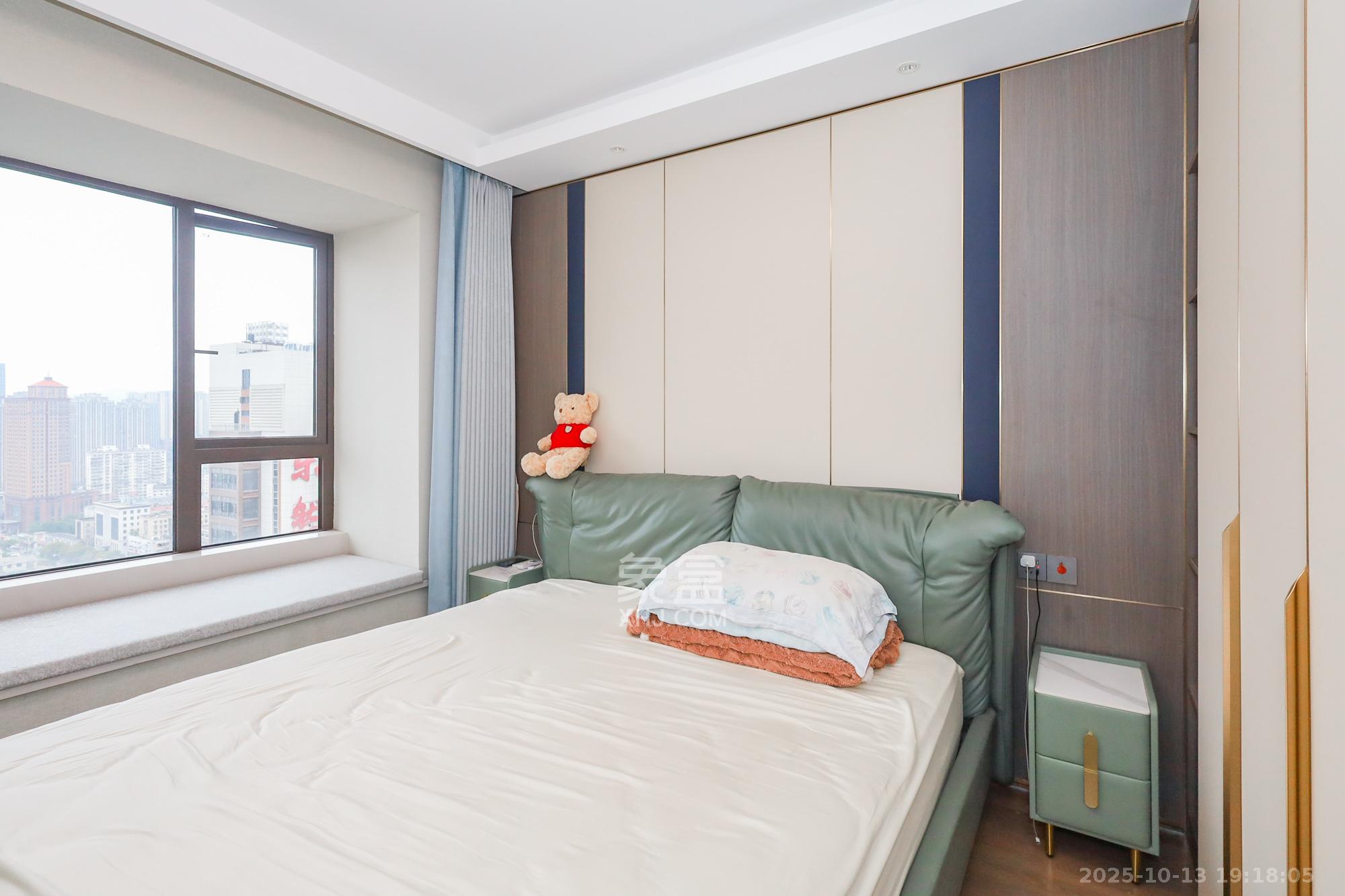 龙湖铂金中心(龙湖春江郦城) 3室2厅2卫 229.0万 龙湖铂金中心(龙湖春江郦城) 3室2厅2卫 229.0万卧室