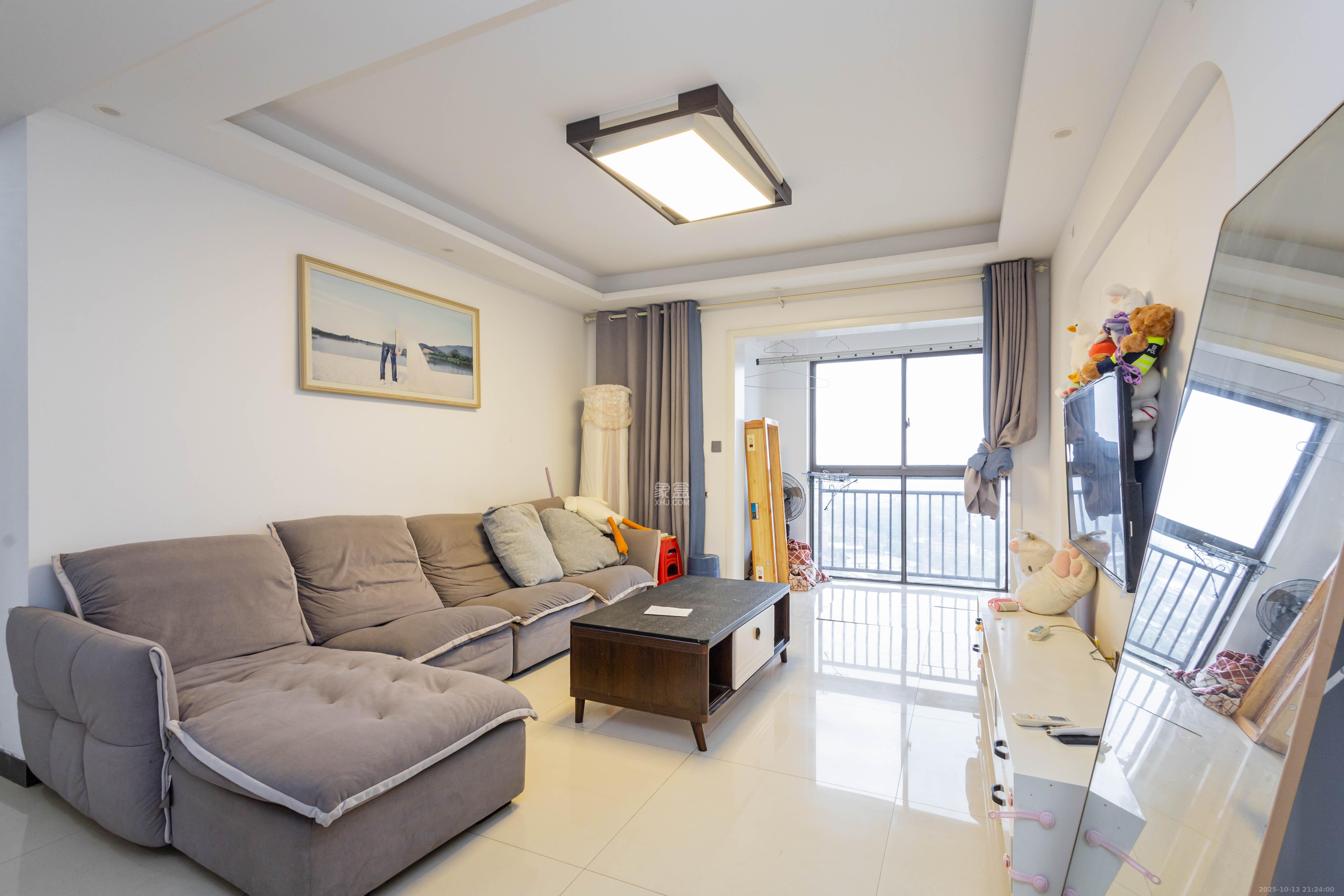 旭辉华庭 3室2厅2卫 62.0万 旭辉华庭 3室2厅2卫 62.0万客厅