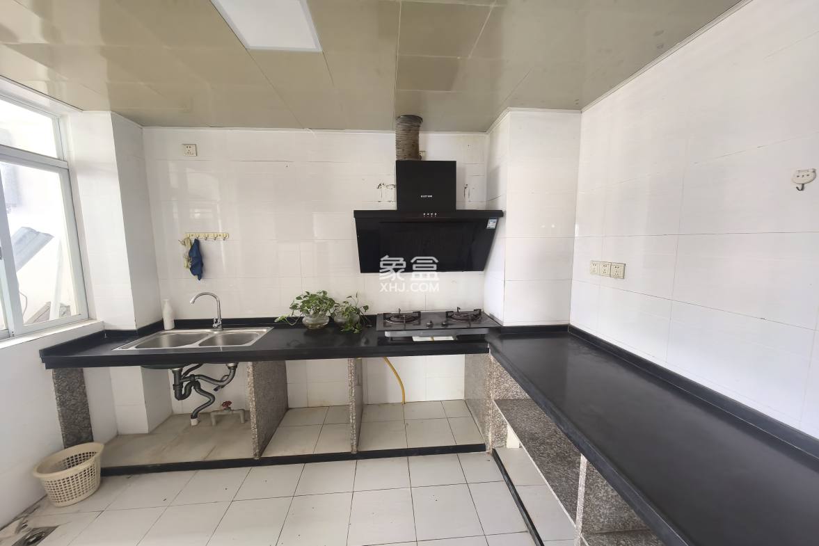 欣雅花园 3室2厅1卫 2700.0元/月 欣雅花园 3室2厅1卫 2700.0元/月室内图