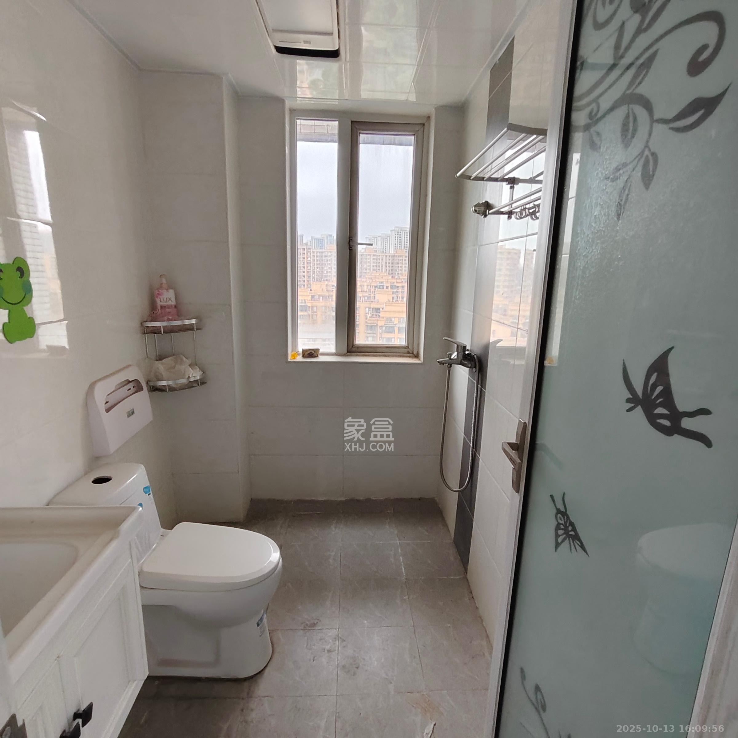 山语城一期  3室2厅2卫    2500.0元/月室内图