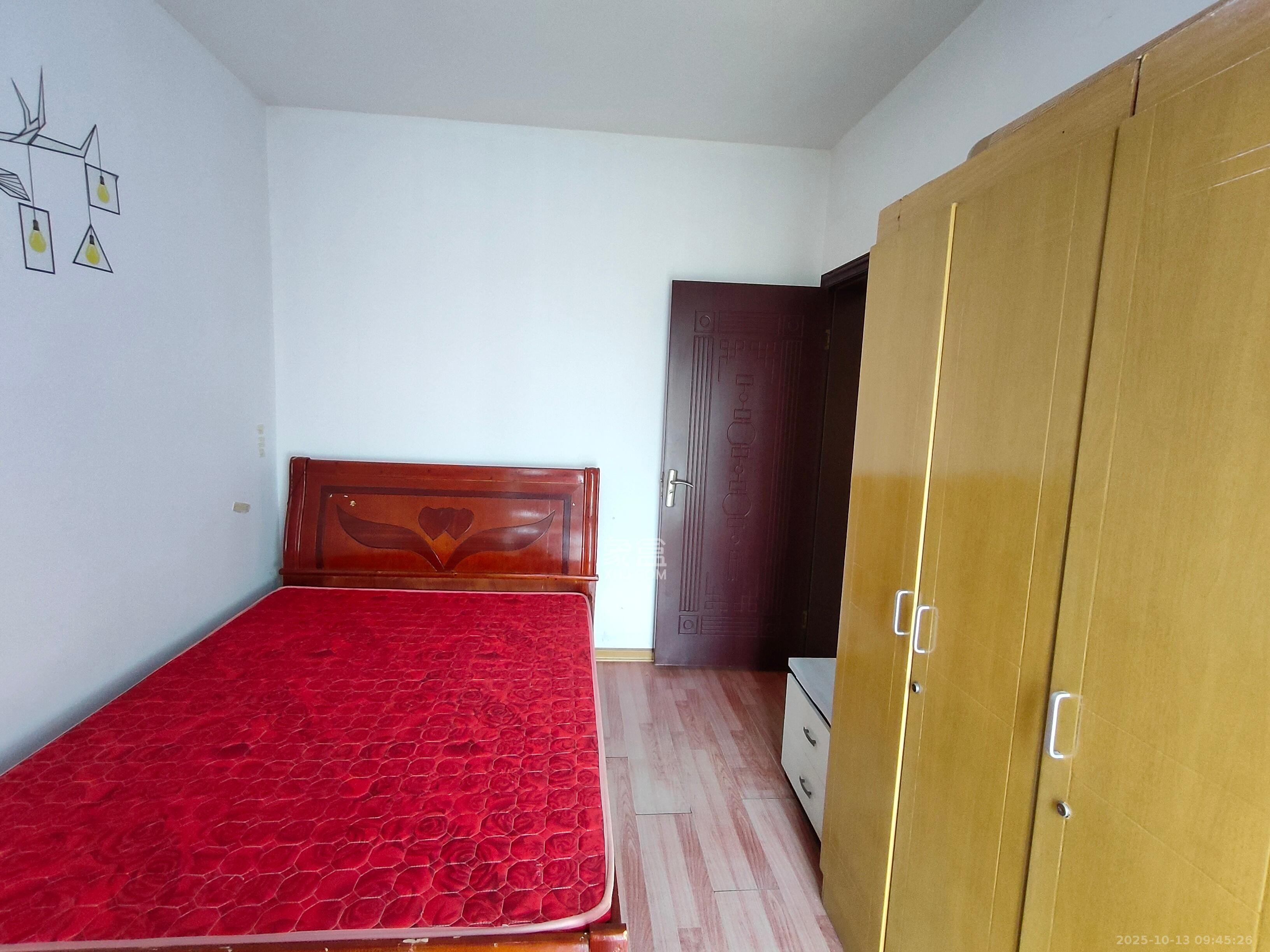 华天LOHO小镇  2室2厅1卫    1300.0元/月 华天LOHO小镇  2室2厅1卫    1300.0元/月室内图