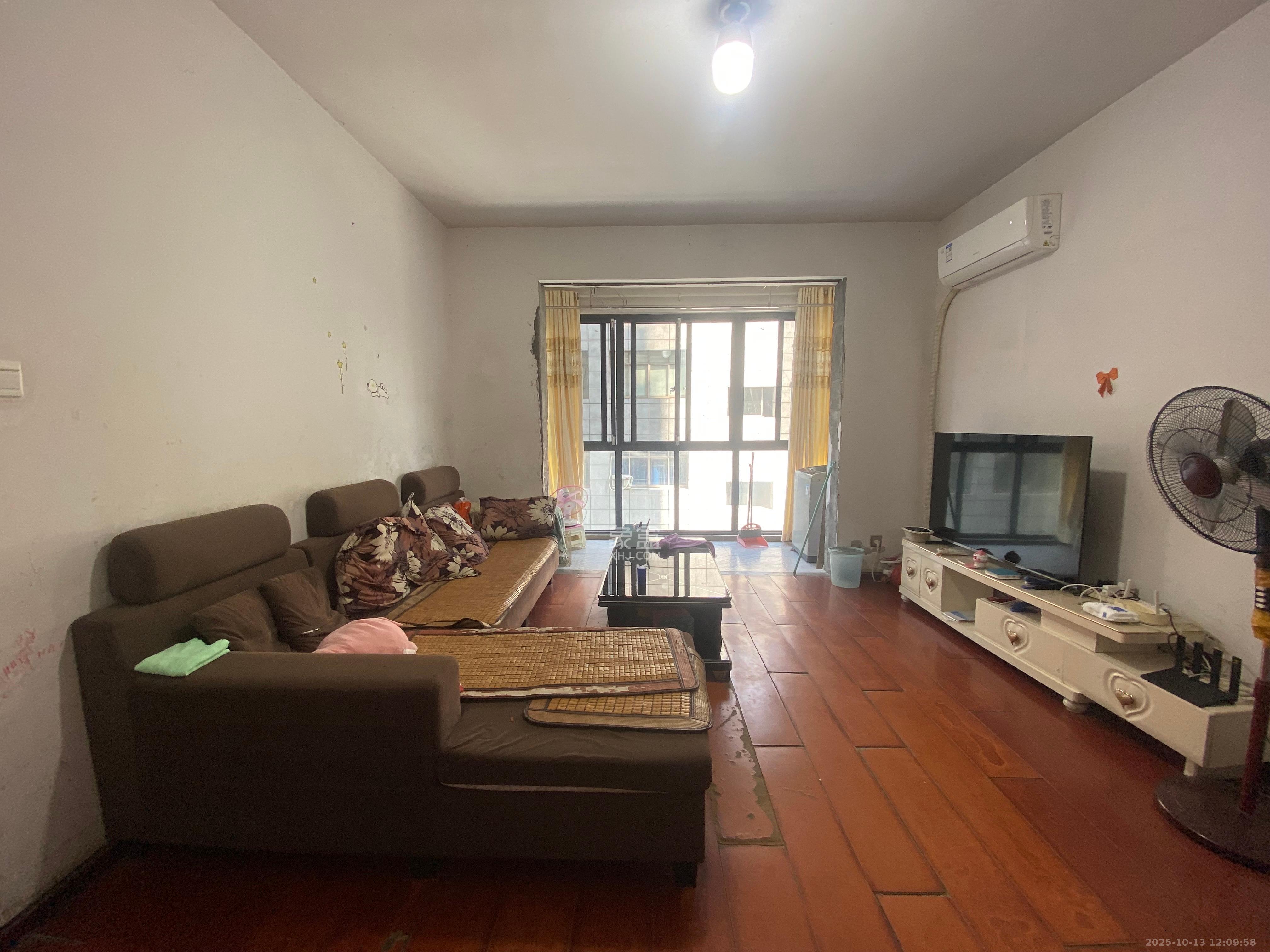 万丽景园 2室2厅1卫 1300.0元/月 万丽景园 2室2厅1卫 1300.0元/月室内图