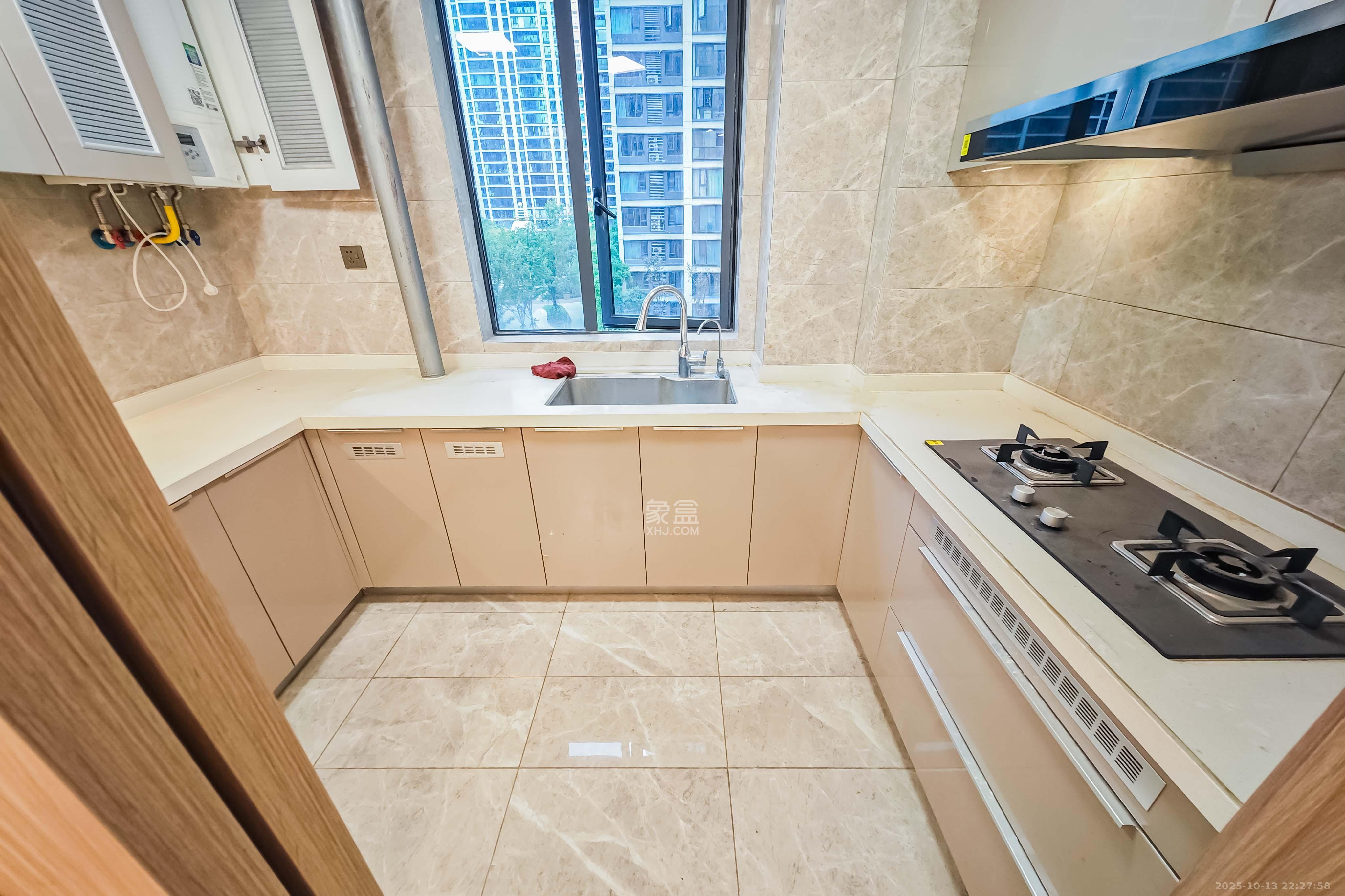 旭辉雨花郡  4室2厅2卫    218.8万 旭辉雨花郡  4室2厅2卫    218.8万厨房