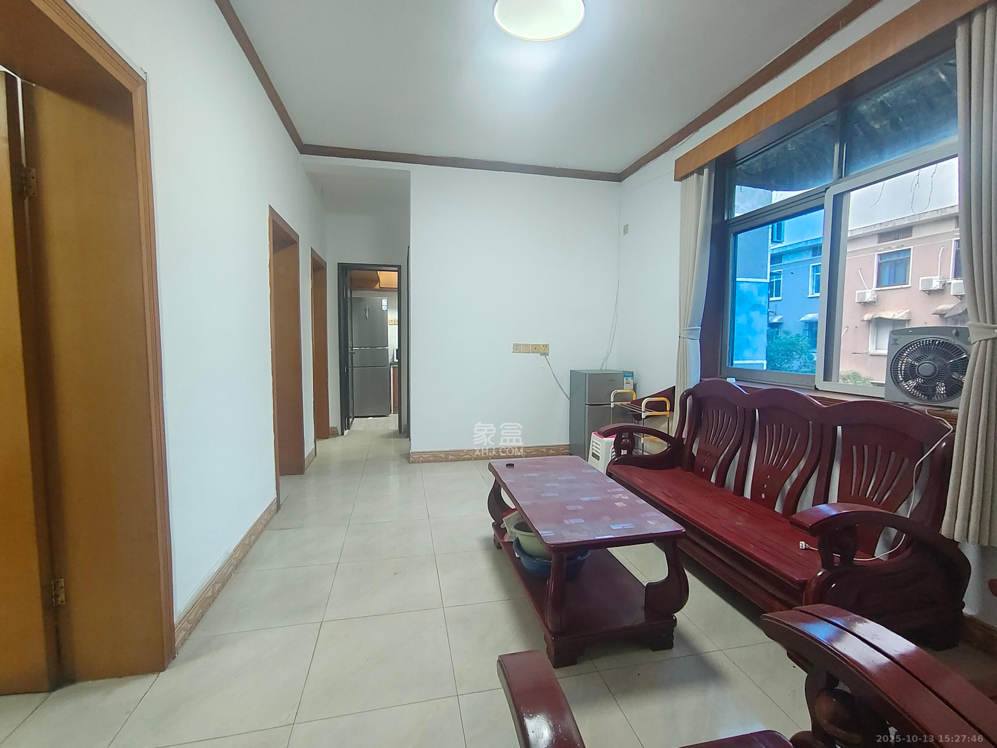 梅岭村  3室1厅1卫    2500.0元/月