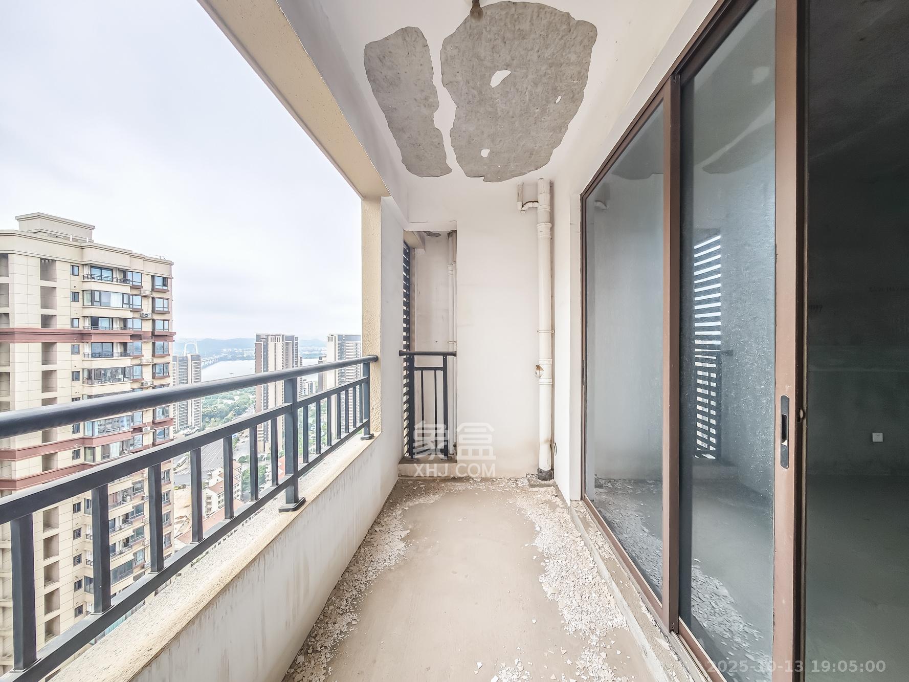 山语城三期  3室2厅2卫    81.6万 山语城三期  3室2厅2卫    81.6万阳台