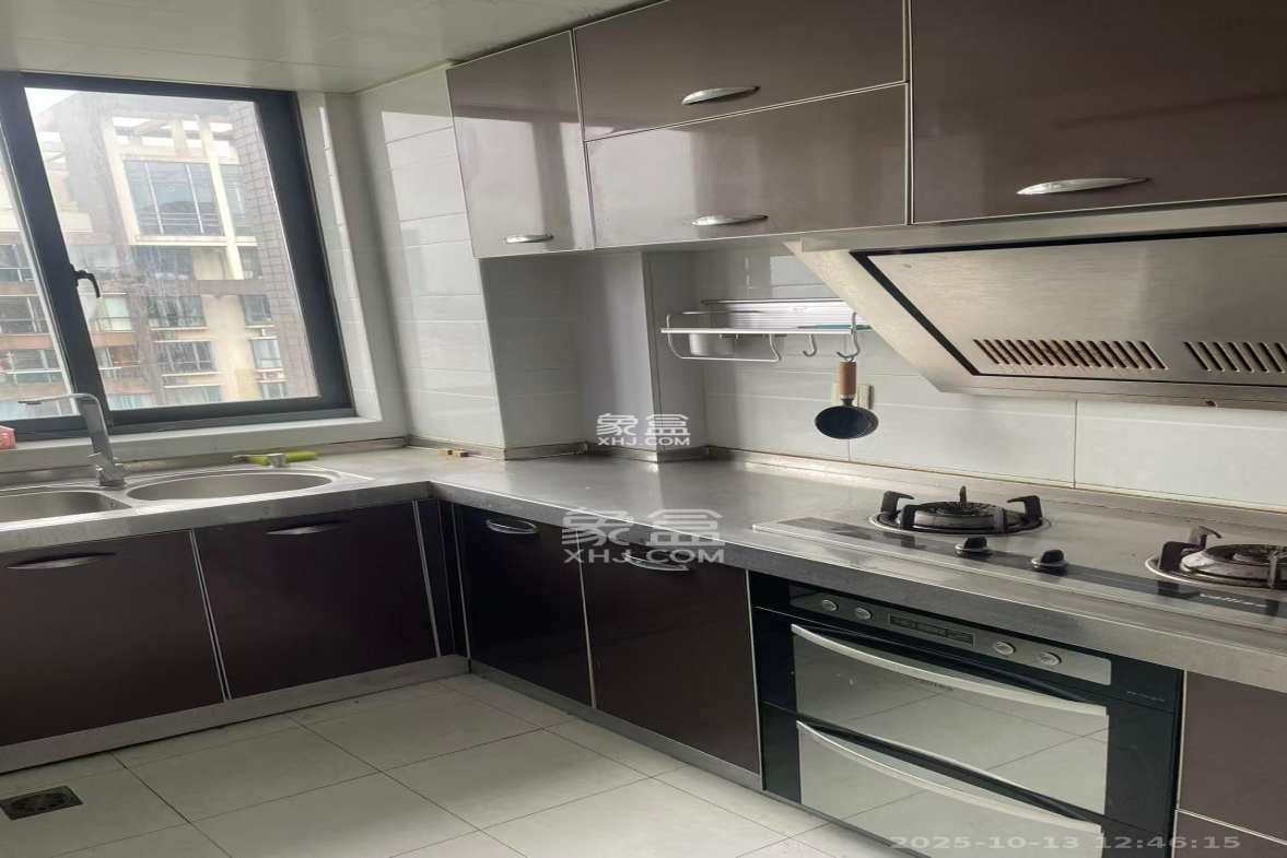 西子花苑 3室2厅1卫 2800.0元/月 西子花苑 3室2厅1卫 2800.0元/月室内图