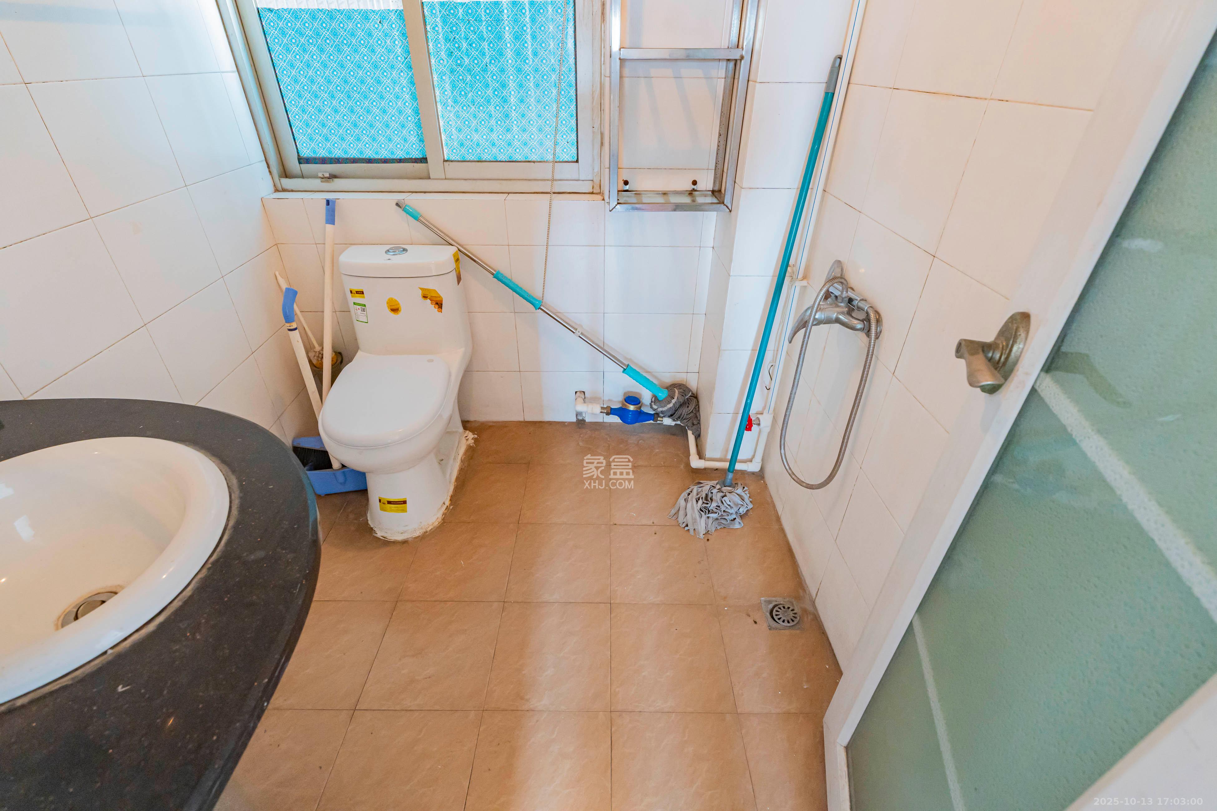 海东青大厦  4室2厅1卫    160.0万 海东青大厦  4室2厅1卫    160.0万卫生间