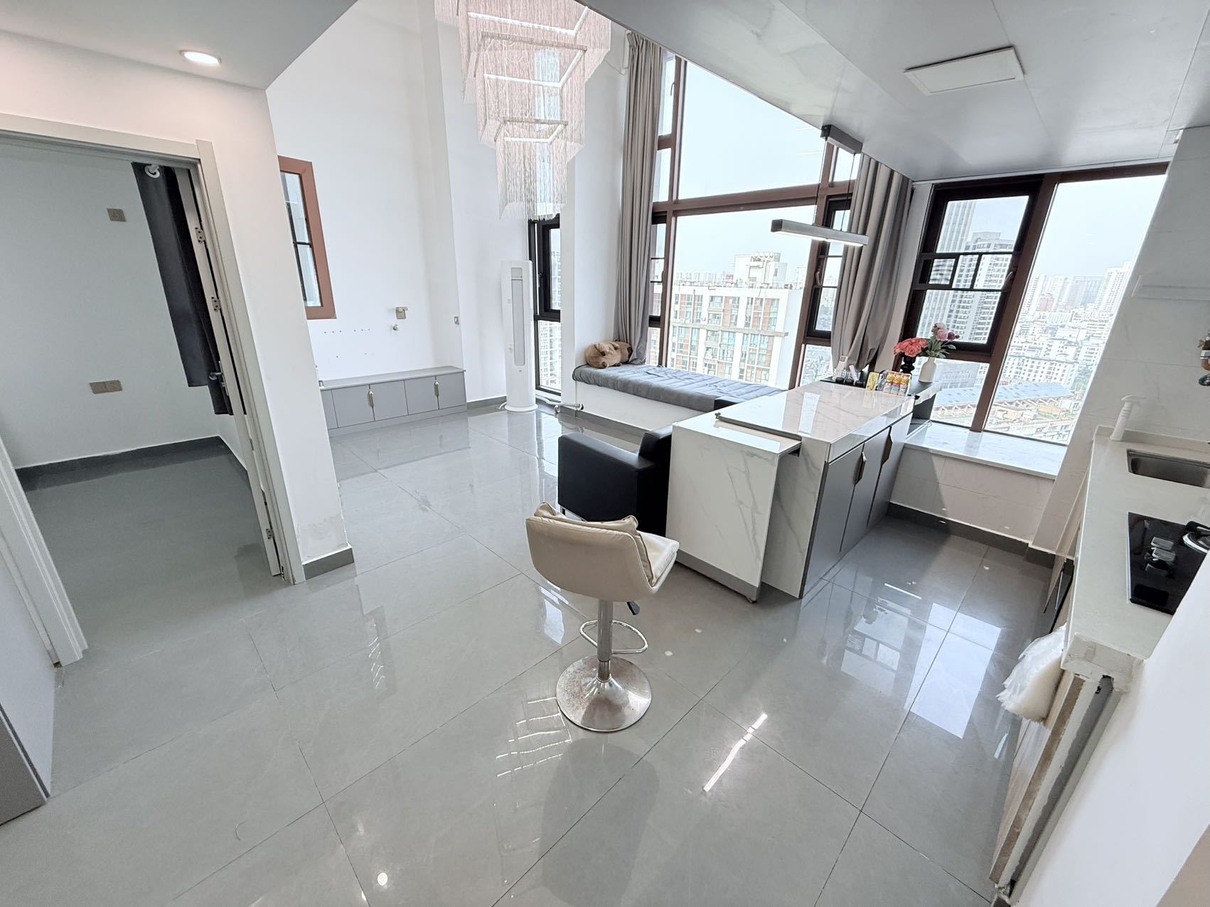 金龙城市广场二期  3室2厅2卫    3800.0元/月室内图