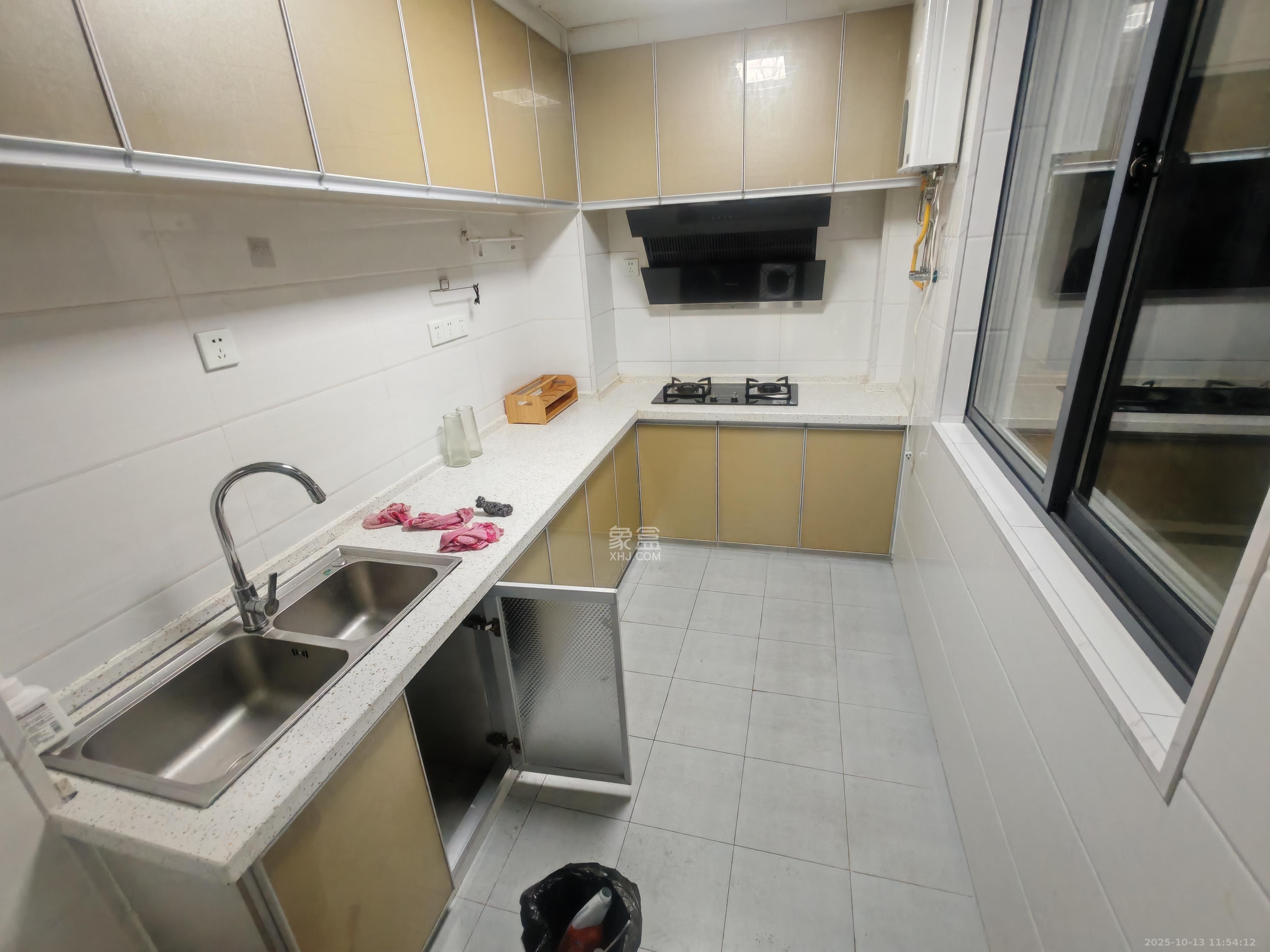 西湖鸿运佳苑  1室0厅0卫    2400.0元/月室内图