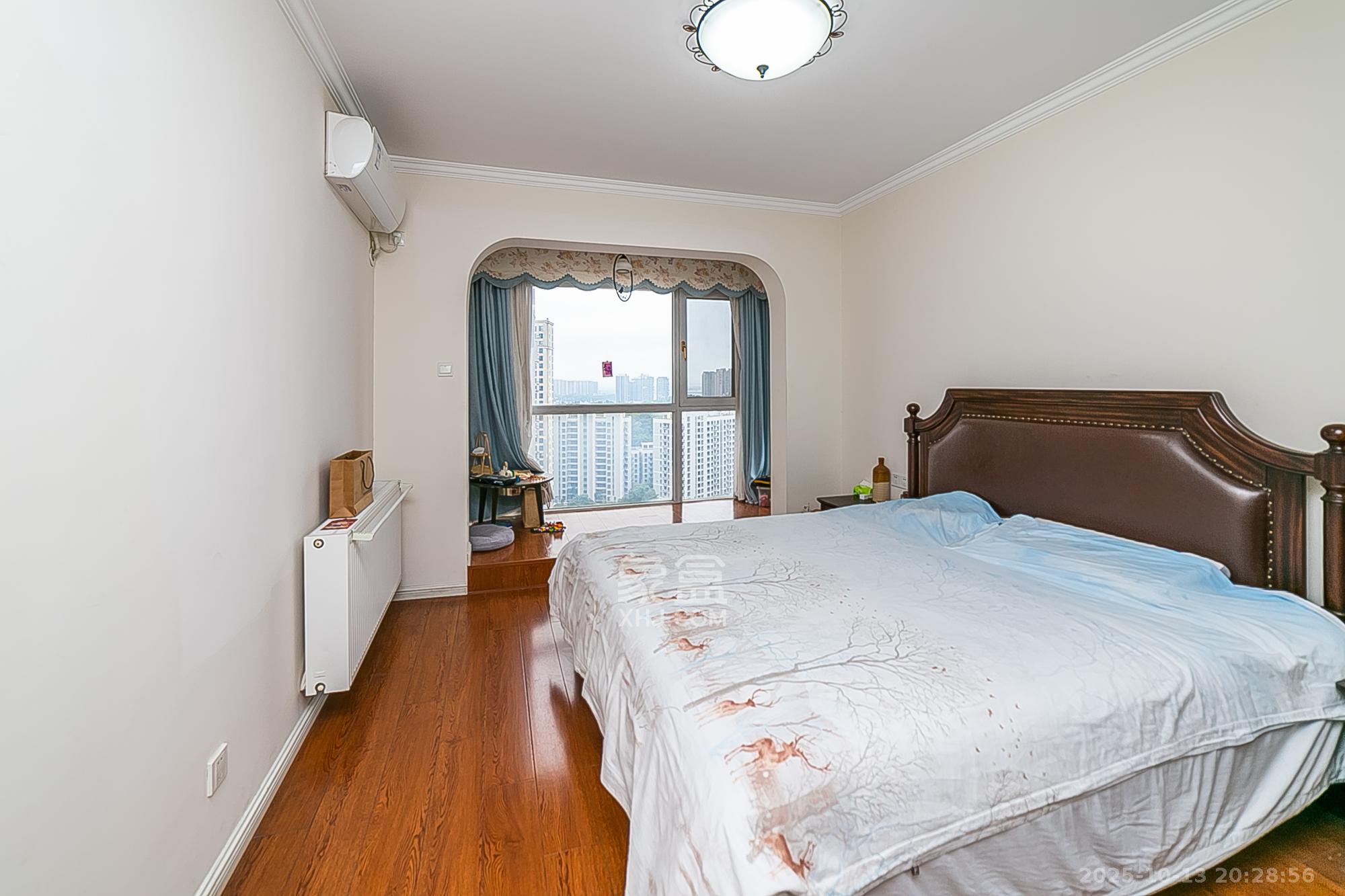 泰龙华府  3室2厅1卫    103.8万卧室