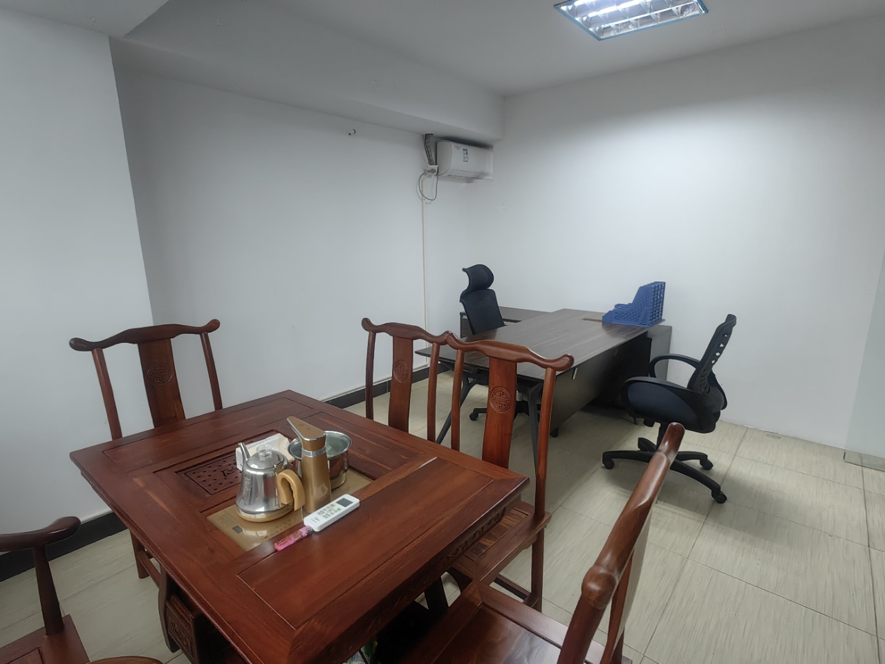 海涯大厦 1室2厅1卫 4200.0元/月 海涯大厦 1室2厅1卫 4200.0元/月室内图