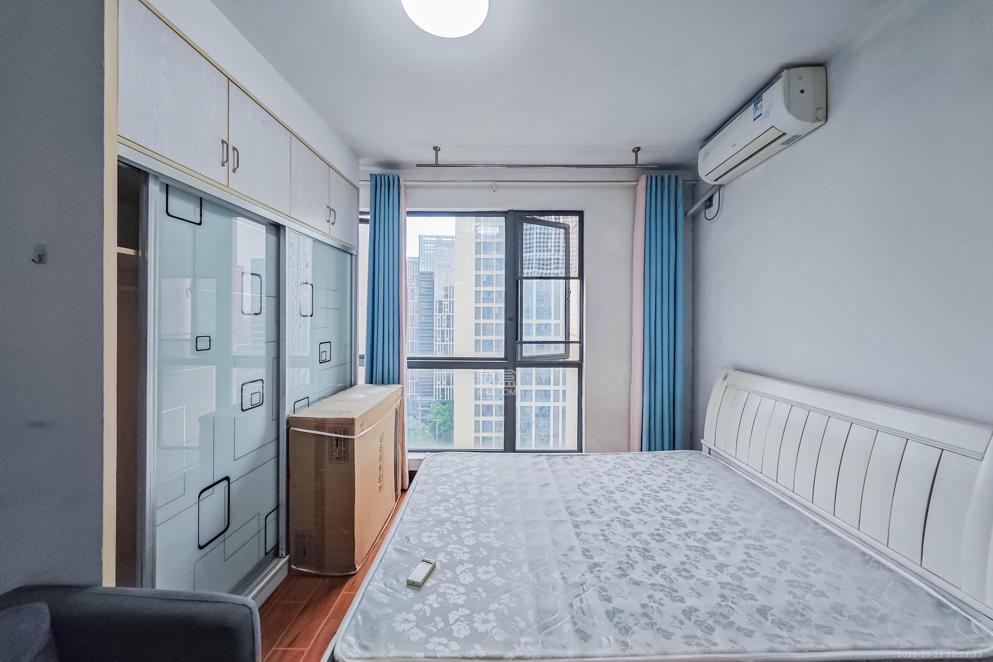 融科东南海  1室0厅1卫    19.8万 融科东南海  1室0厅1卫    19.8万客厅