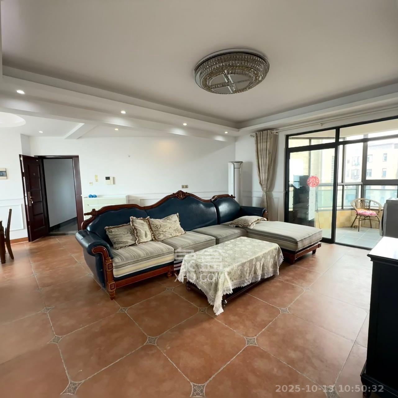 湘府9号  3室2厅2卫    3000.0元/月