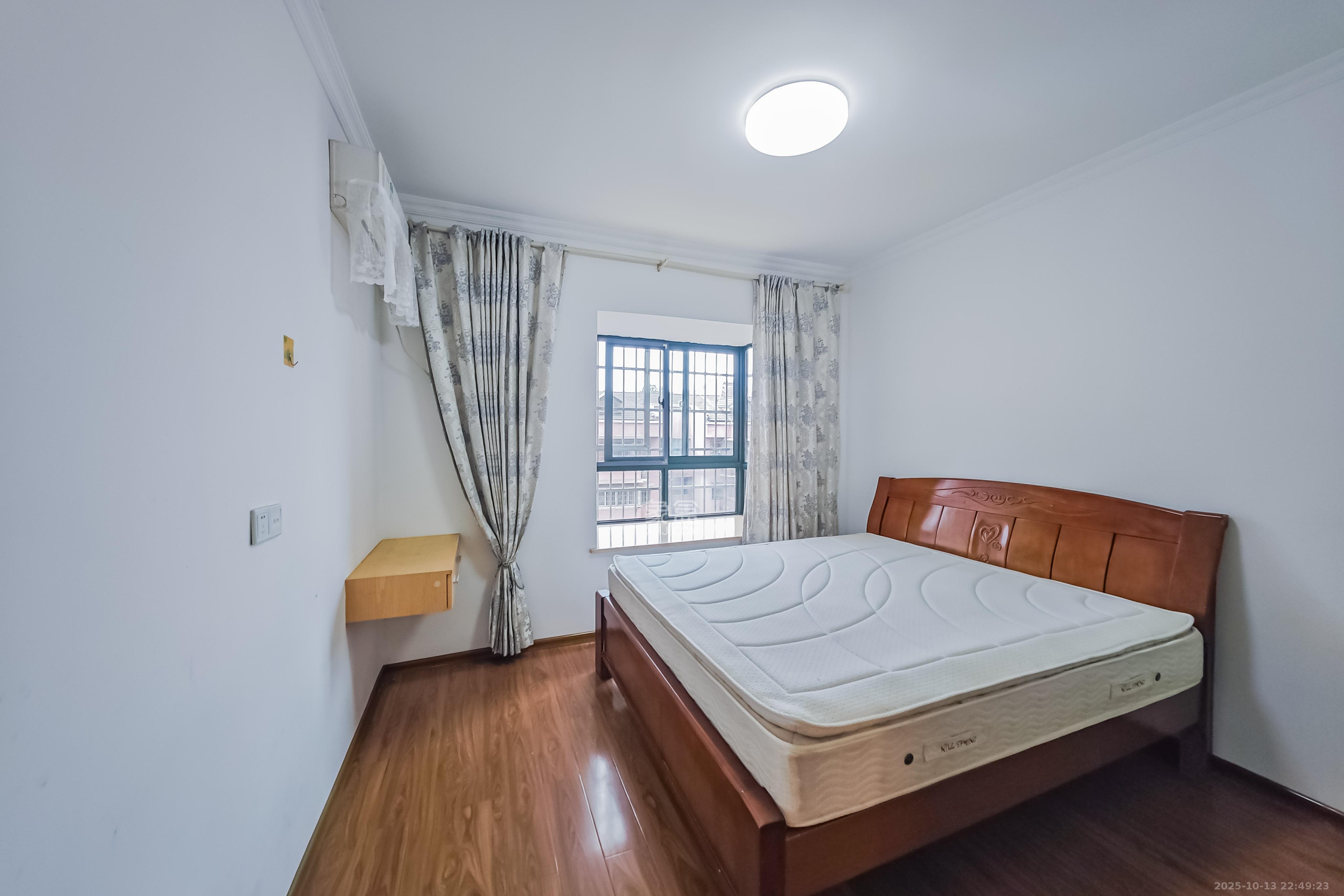 龙吉湾小区(龙瑞尚苑) 3室2厅1卫 79.8万 龙吉湾小区(龙瑞尚苑) 3室2厅1卫 79.8万卧室