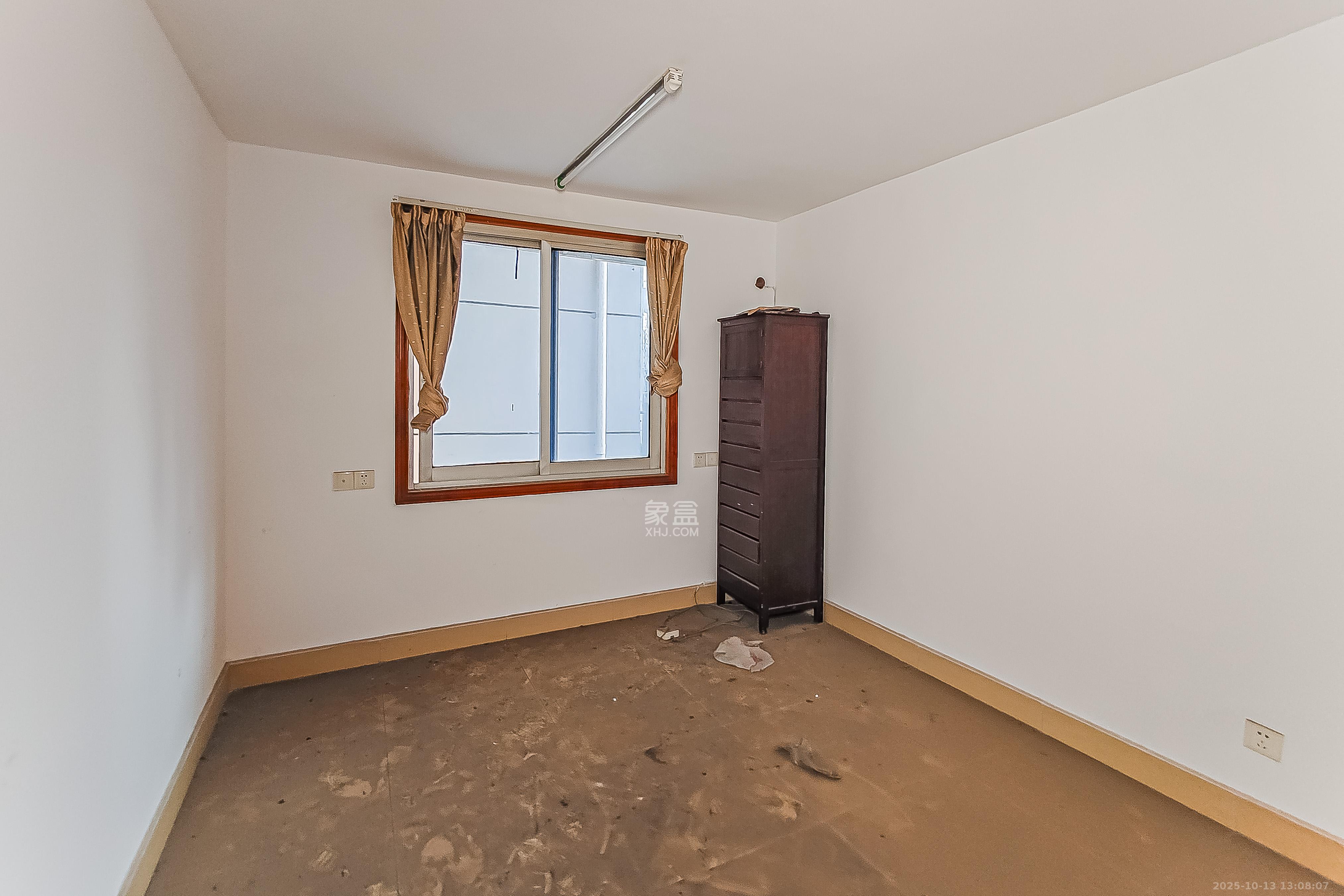 白沙公寓  6室1厅1卫    75.0万卧室