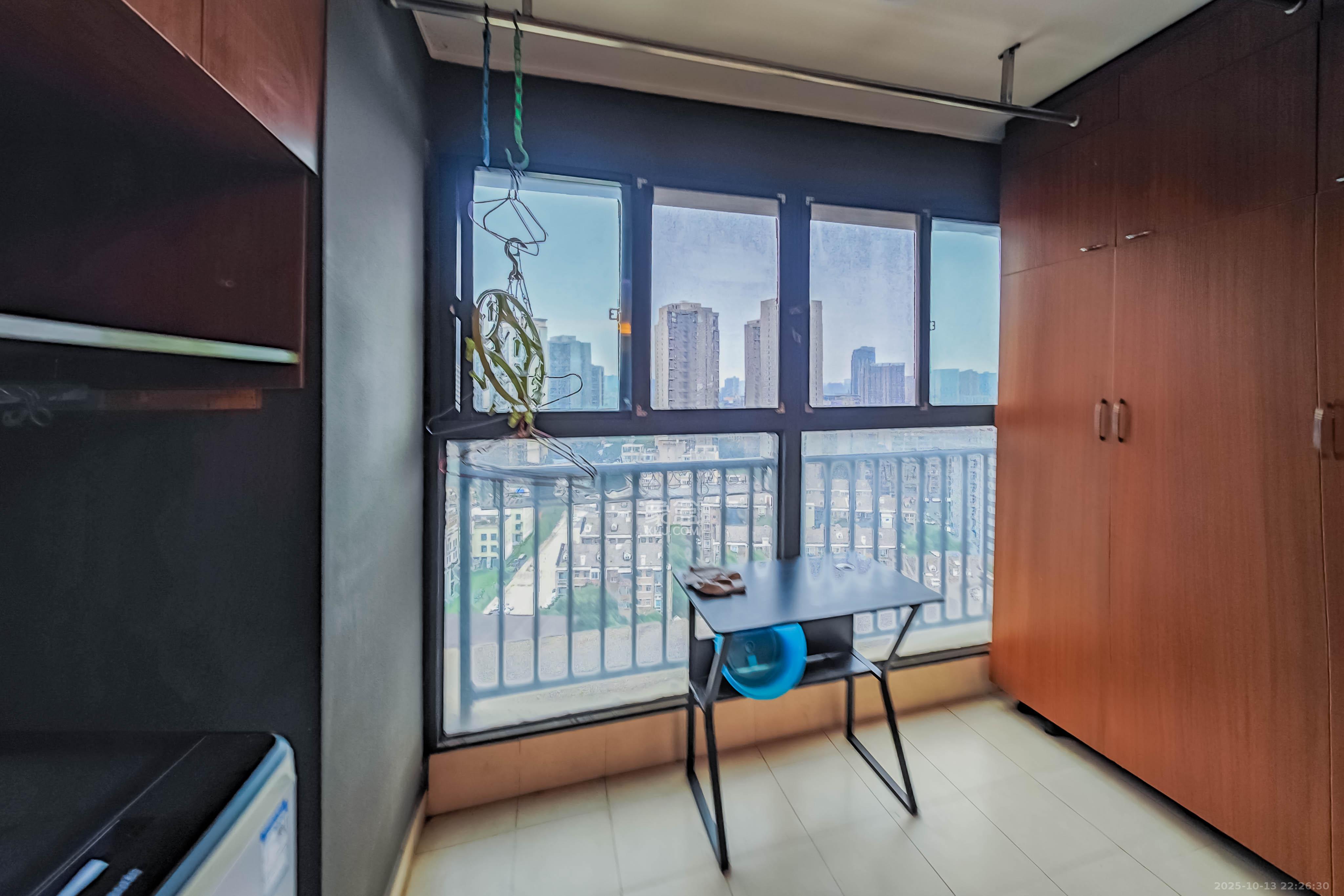 万科金域华府三四期  1室2厅1卫    75.0万其他