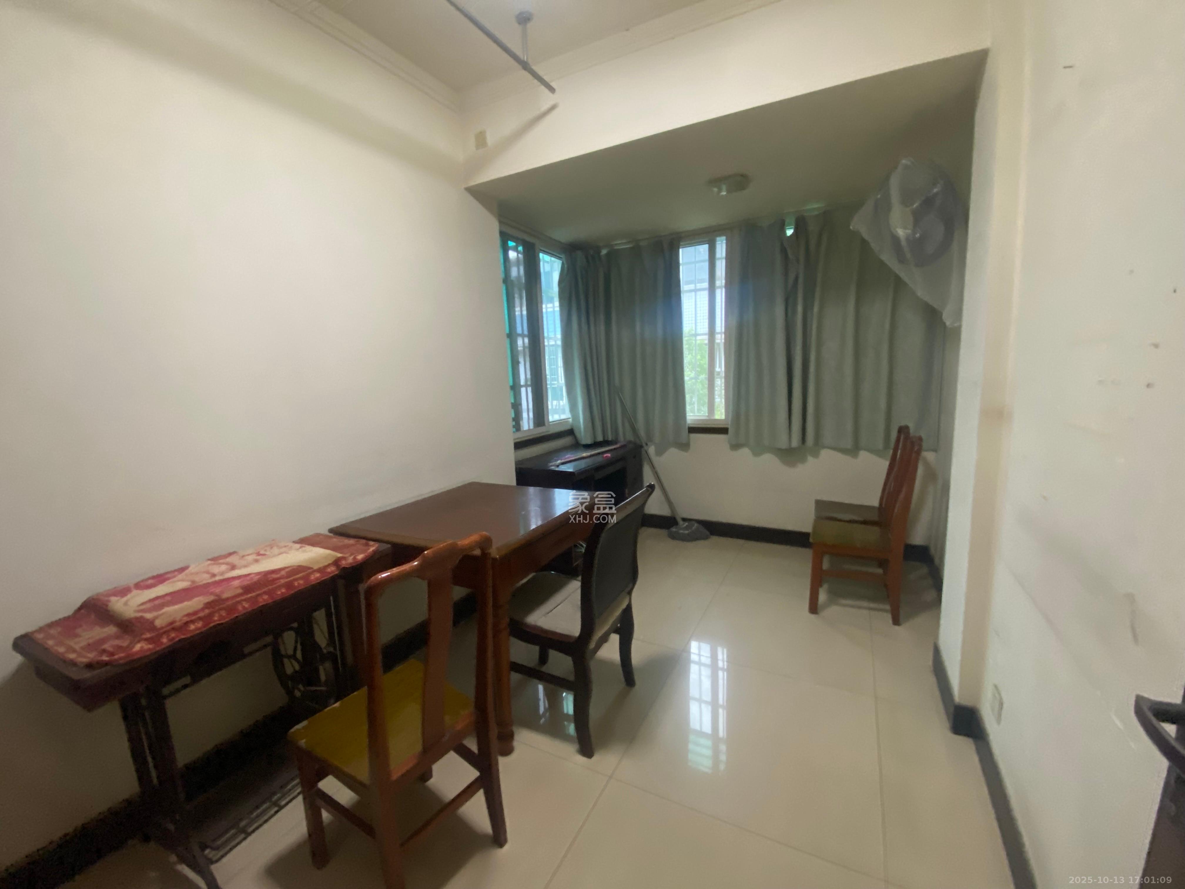 五一新村安置小区(永定社区、永兴社区、永祥社区)  3室2厅1卫    3200.0元/月 五一新村安置小区(永定社区、永兴社区、永祥社区)  3室2厅1卫    3200.0元/月室内图