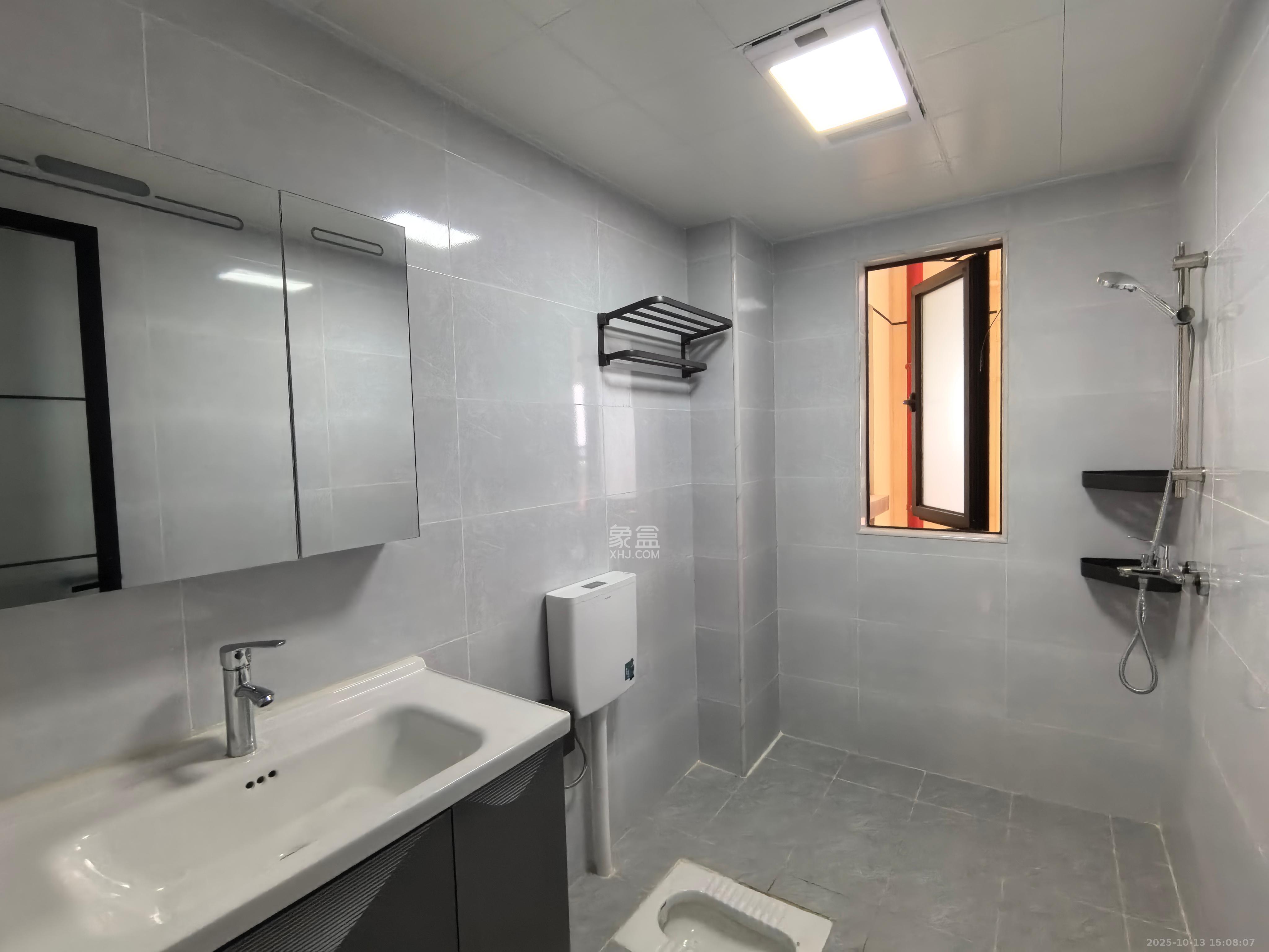 澳海弘阳云潇赋 3室2厅1卫 2300.0元/月 澳海弘阳云潇赋 3室2厅1卫 2300.0元/月室内图