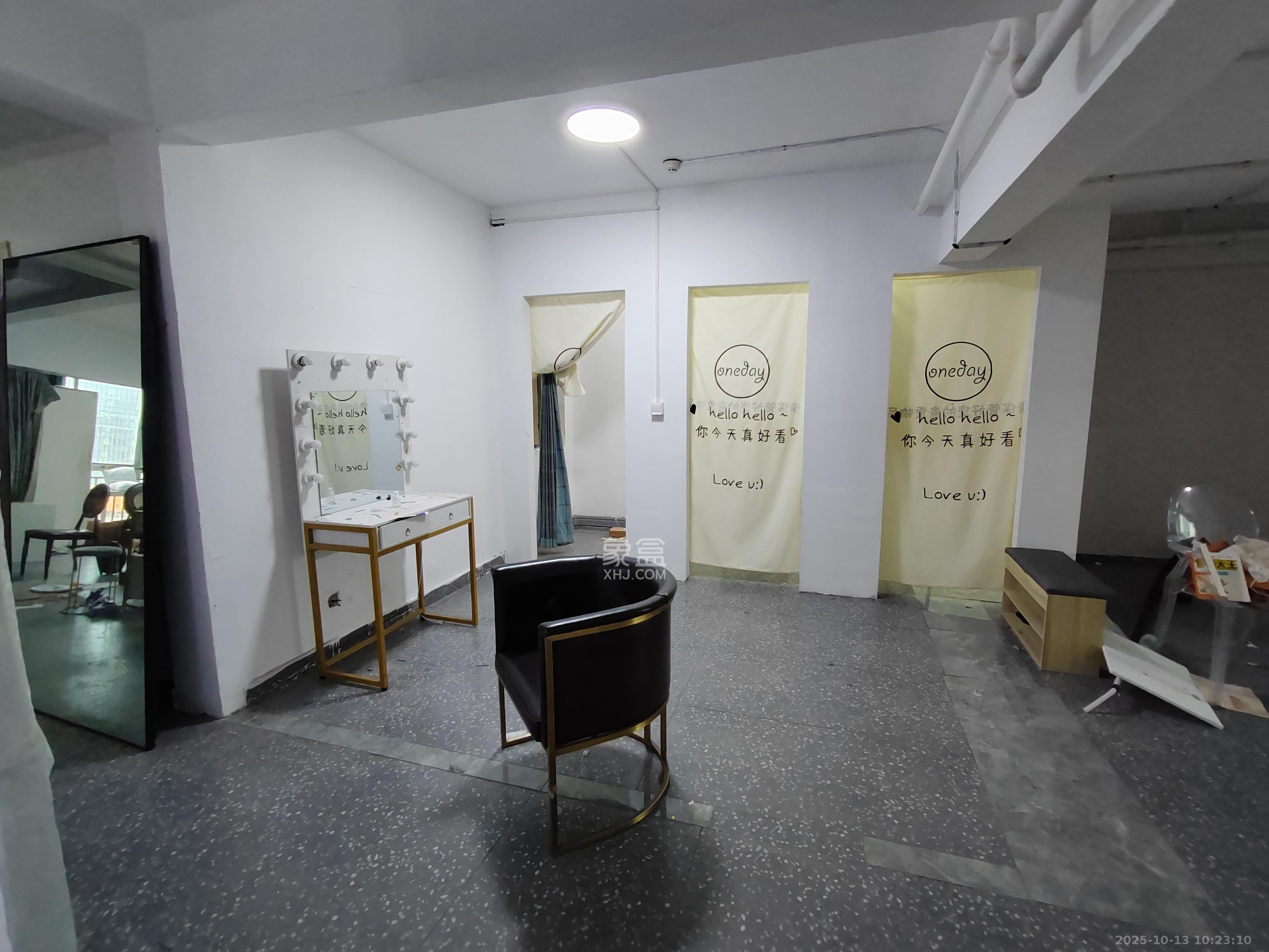 新世界百货(湖南供销大厦) 3室2厅1卫 7000.0元/月 新世界百货(湖南供销大厦) 3室2厅1卫 7000.0元/月室内图