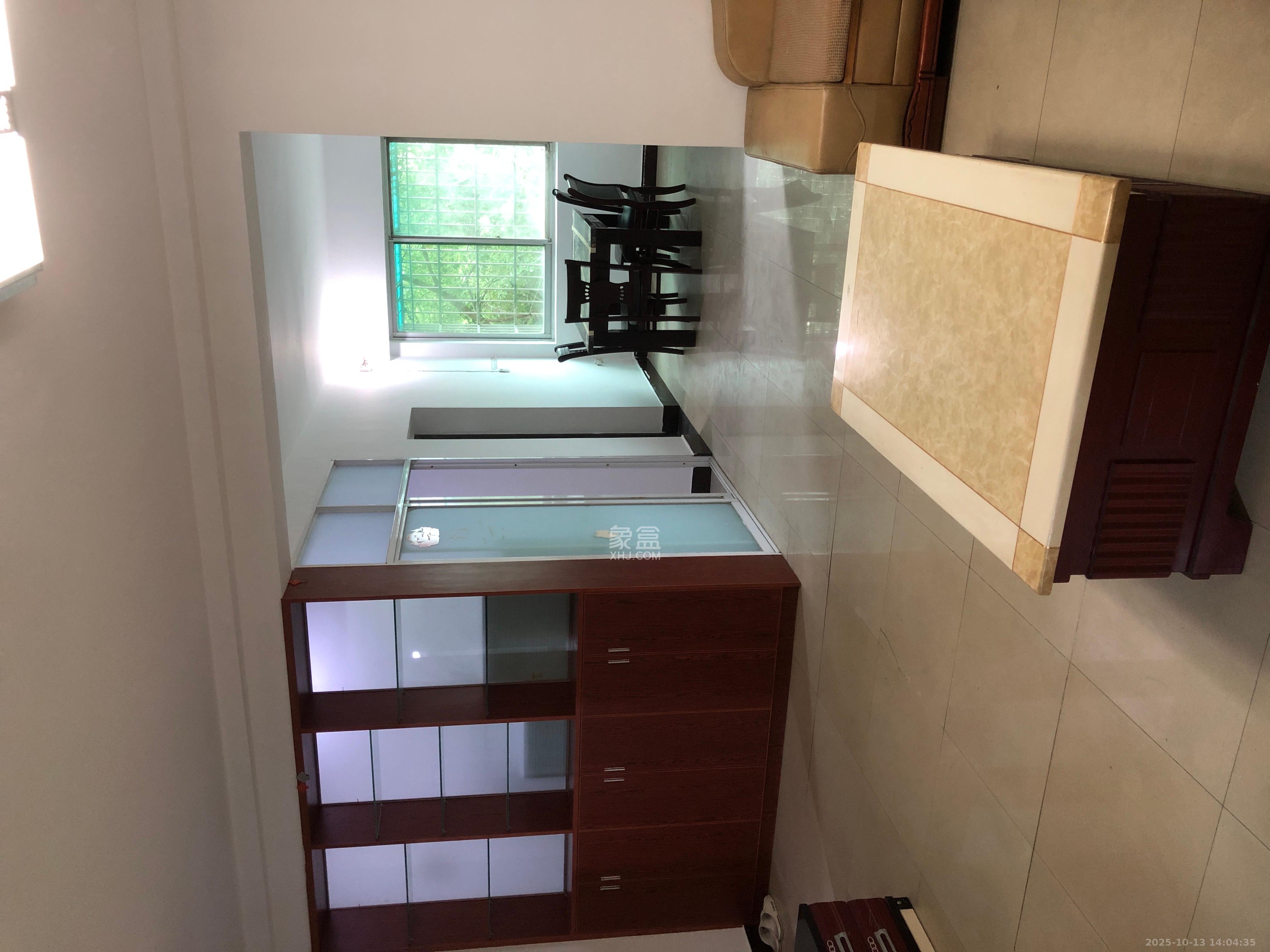 中南汽车世界  3室2厅1卫    1280.0元/月室内图