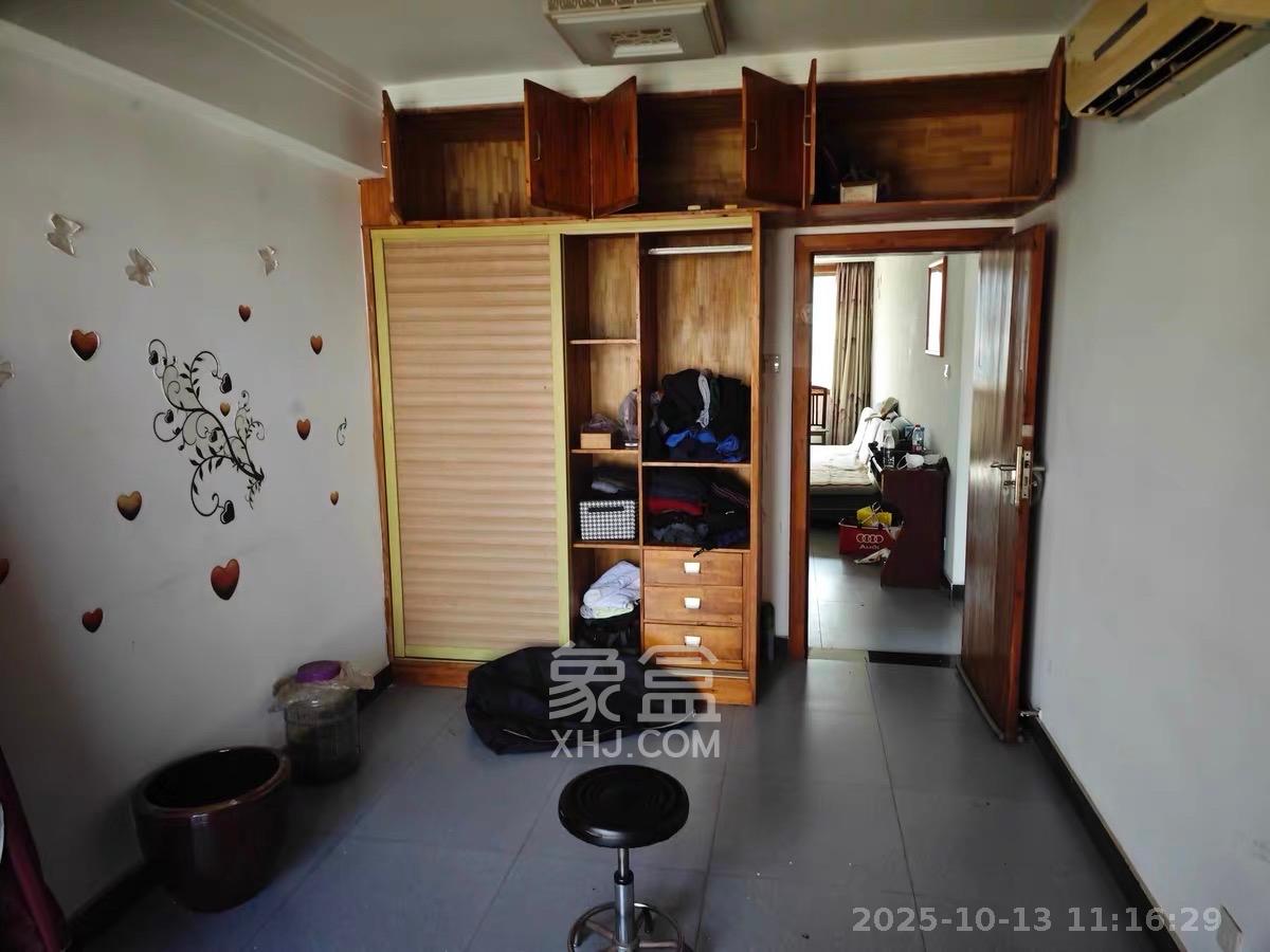 华新花苑  3室2厅3卫    2380.0元/月 华新花苑  3室2厅3卫    2380.0元/月室内图