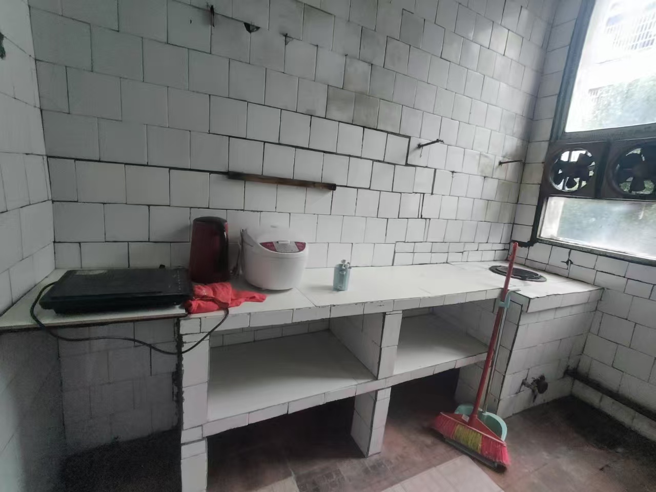 梓园社区(麻纺厂宿舍) 2室1厅1卫 500.0元/月 梓园社区(麻纺厂宿舍) 2室1厅1卫 500.0元/月室内图