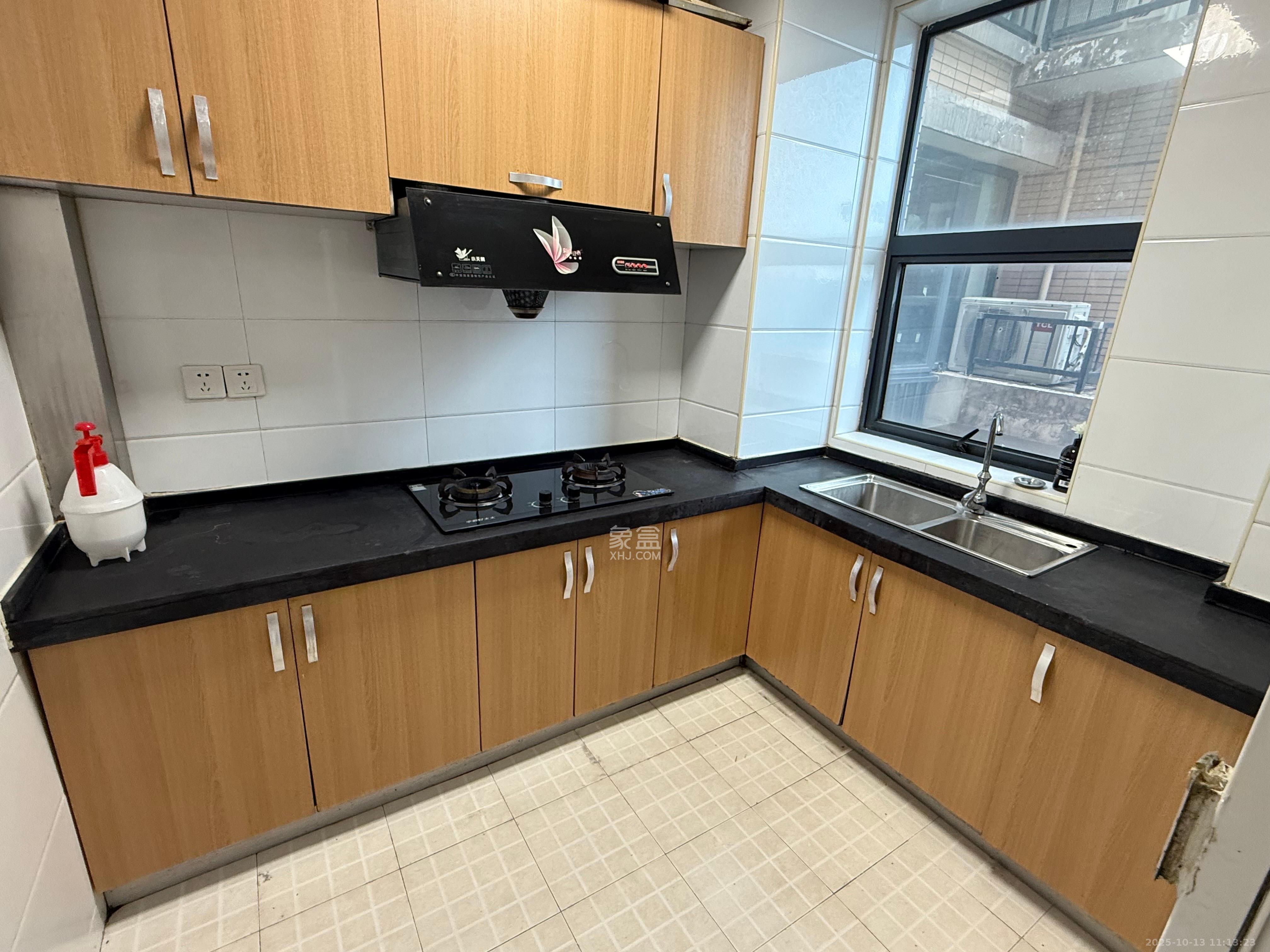 融圣国际  2室2厅1卫    2700.0元/月 融圣国际  2室2厅1卫    2700.0元/月室内图