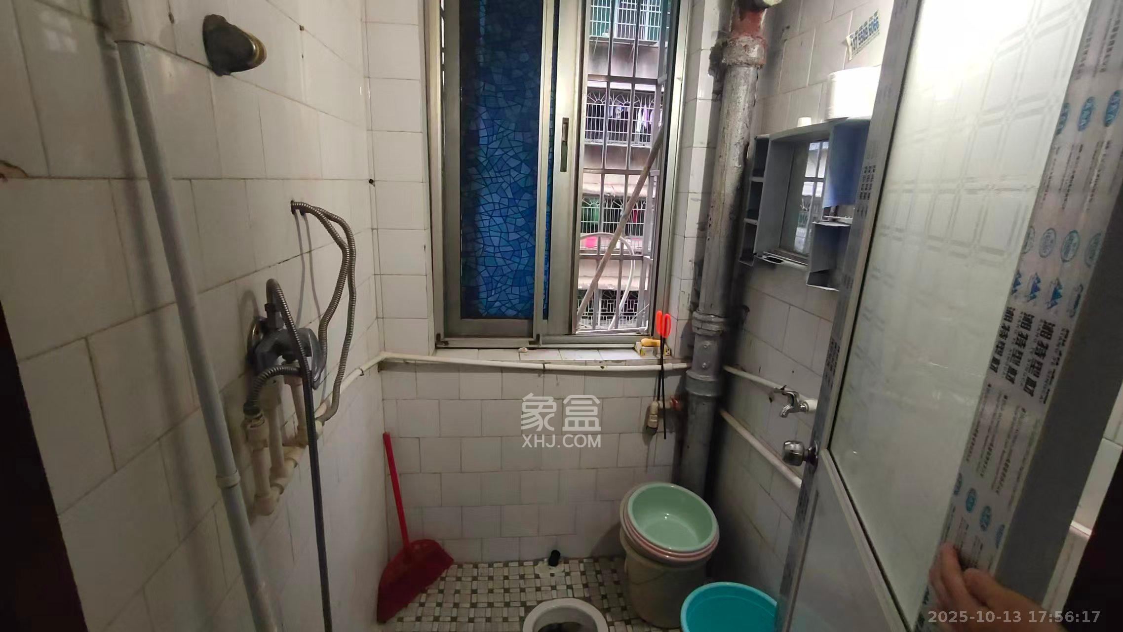 南建公寓  4室2厅1卫    2200.0元/月室内图