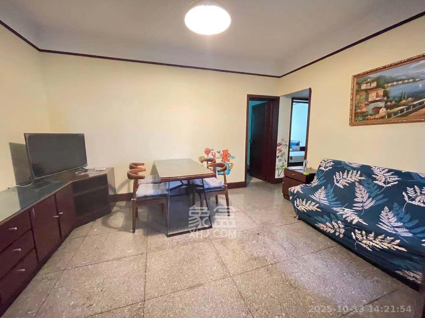 红旗区四片  3室2厅1卫    2200.0元/月室内图