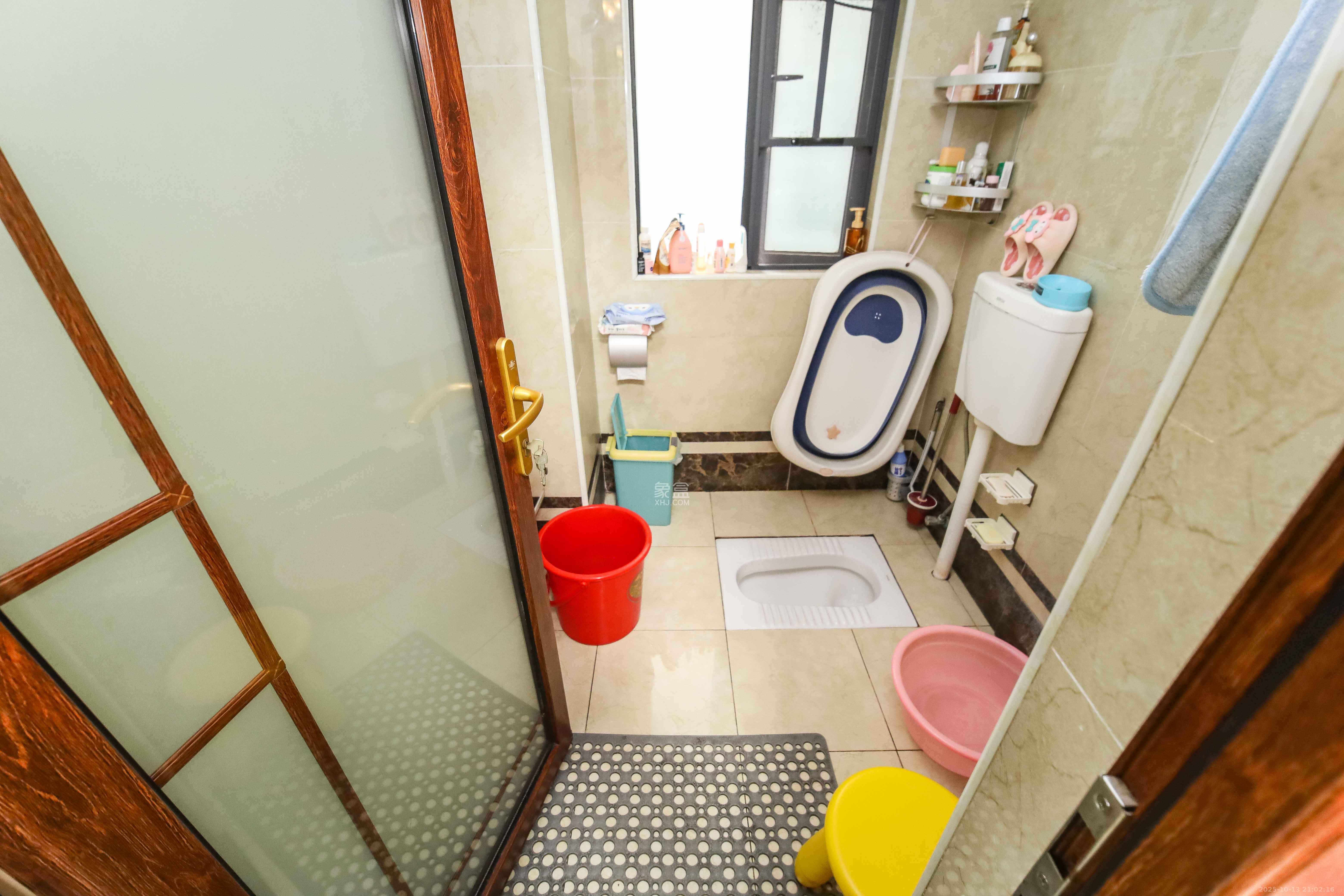 长房白沙湾  3室2厅2卫    135.0万卫生间